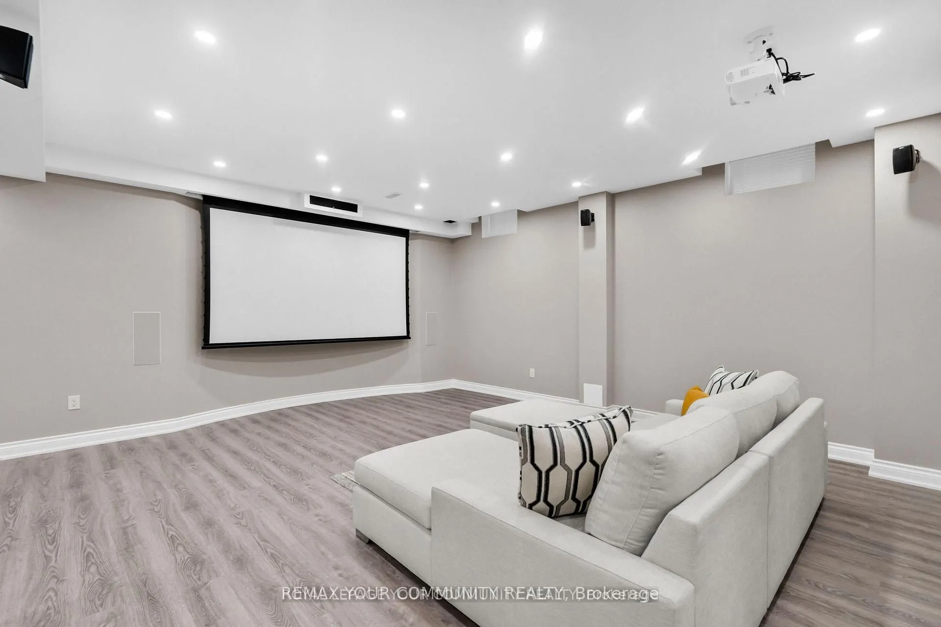8 King Boulevard