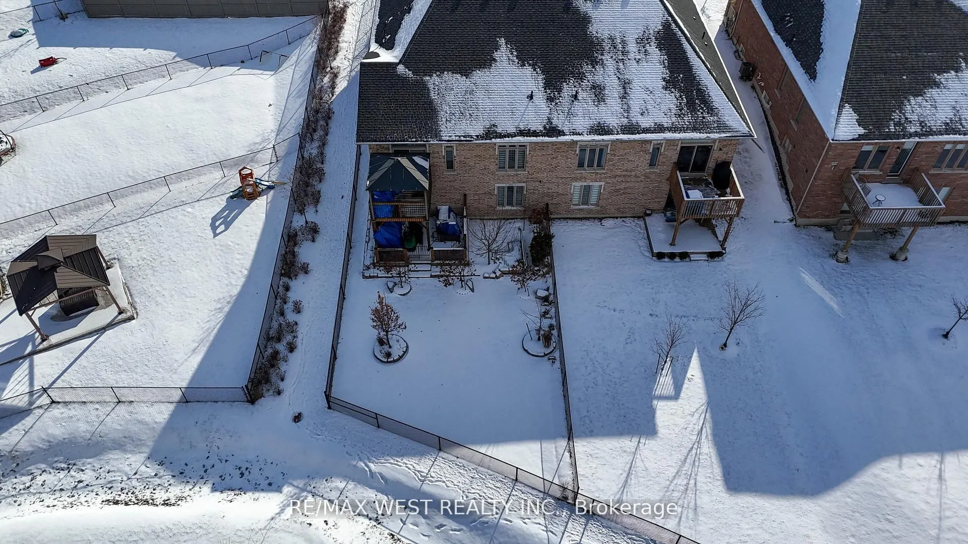 126 Kingsmere Crescent