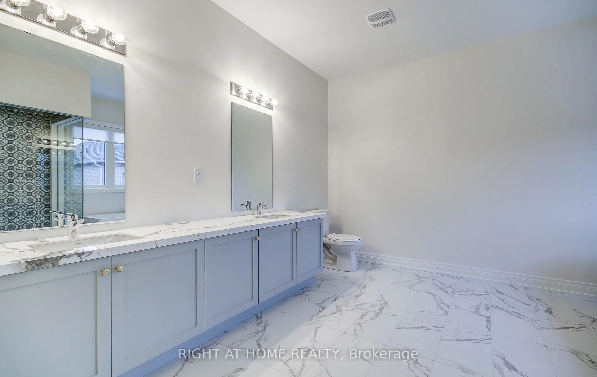 51 Lorrain Hand Crescent