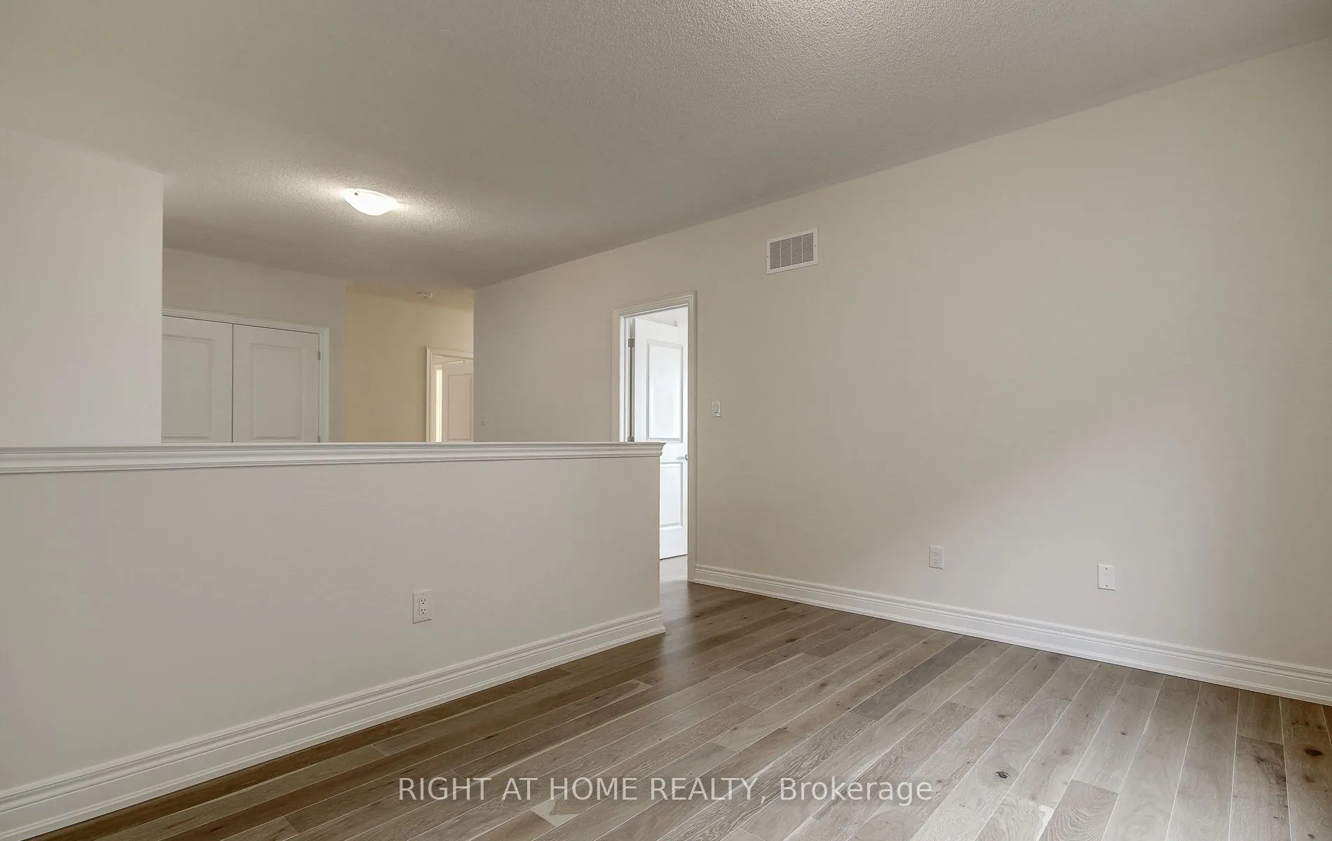 51 Lorrain Hand Crescent