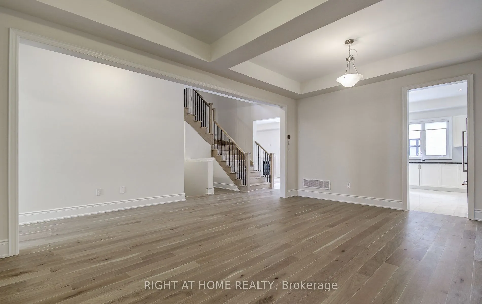 51 Lorrain Hand Crescent