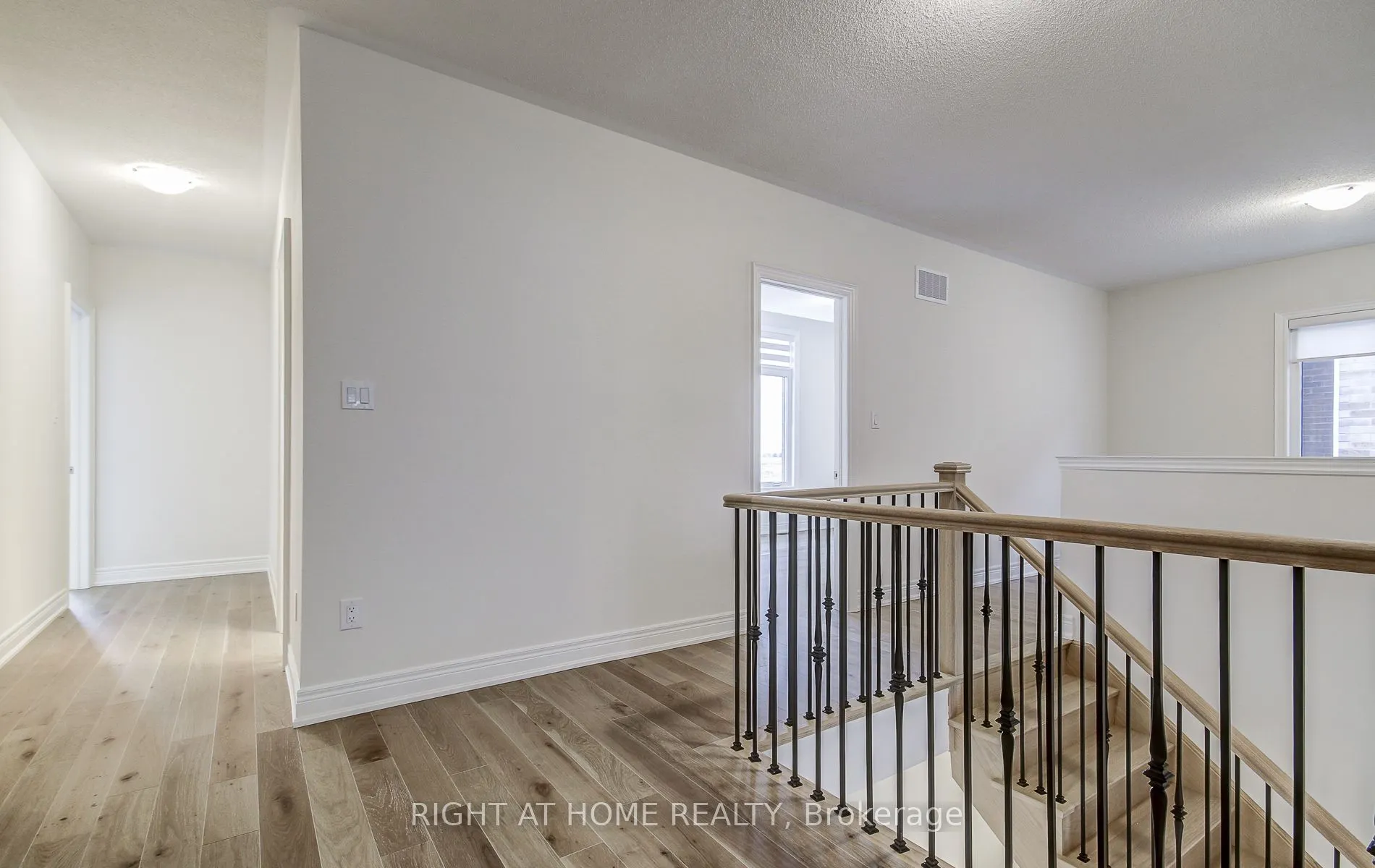 51 Lorrain Hand Crescent