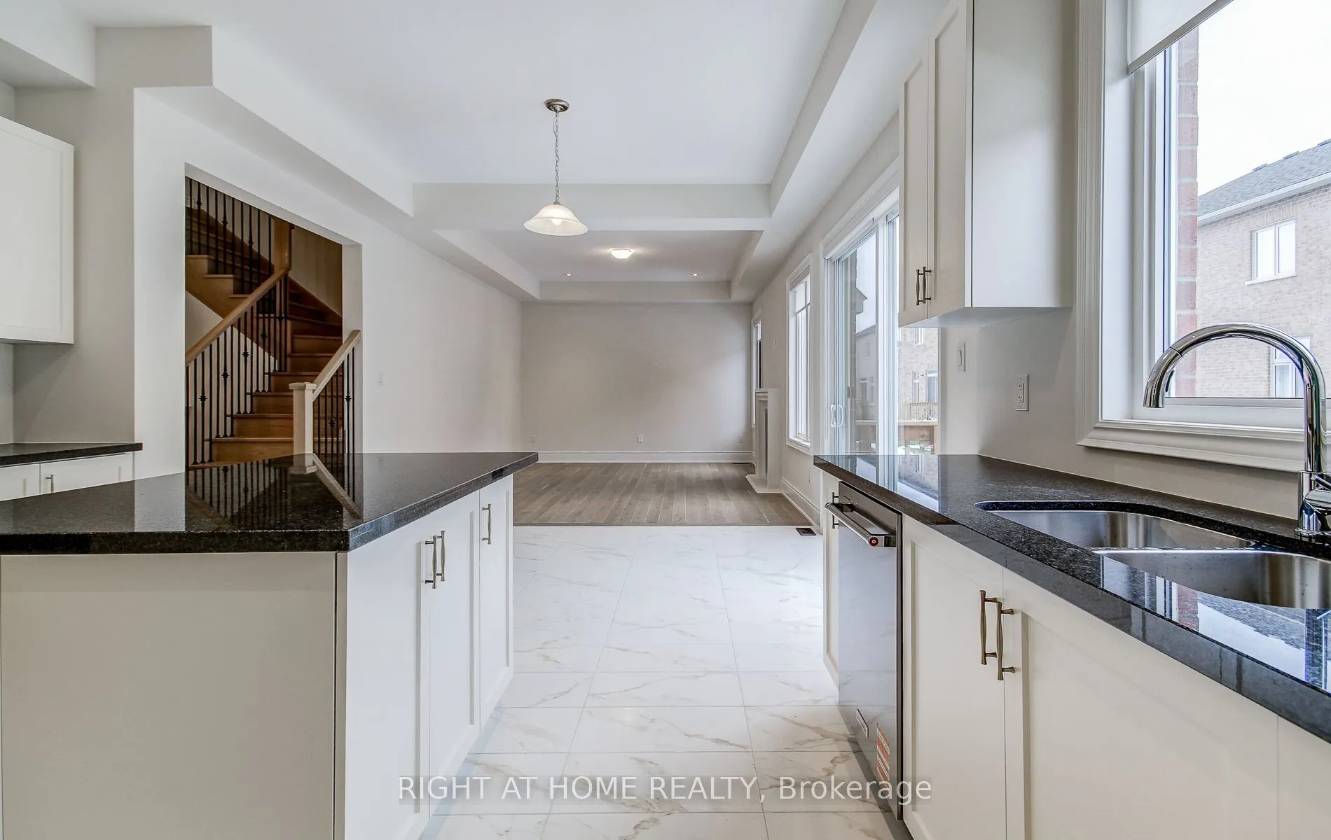 51 Lorrain Hand Crescent