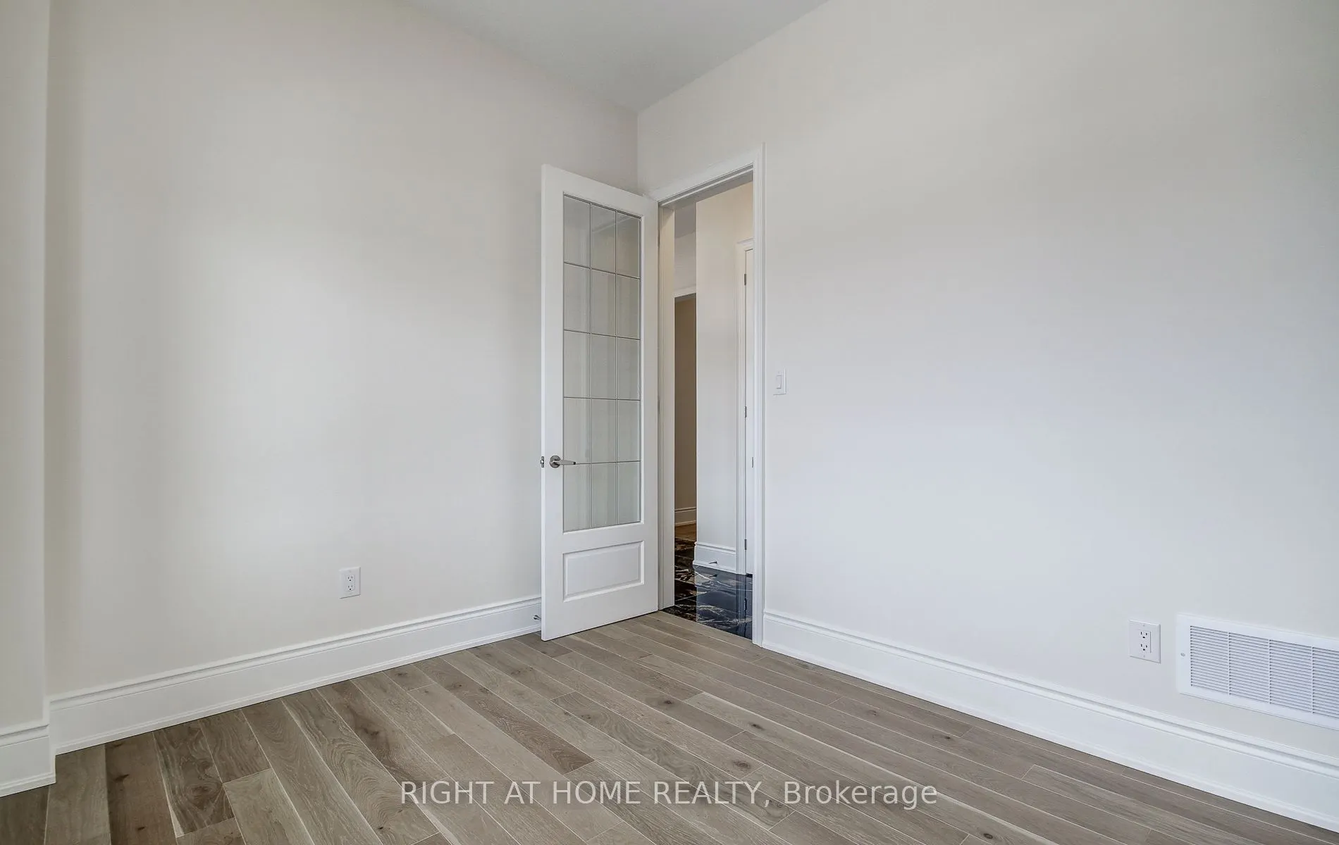 51 Lorrain Hand Crescent