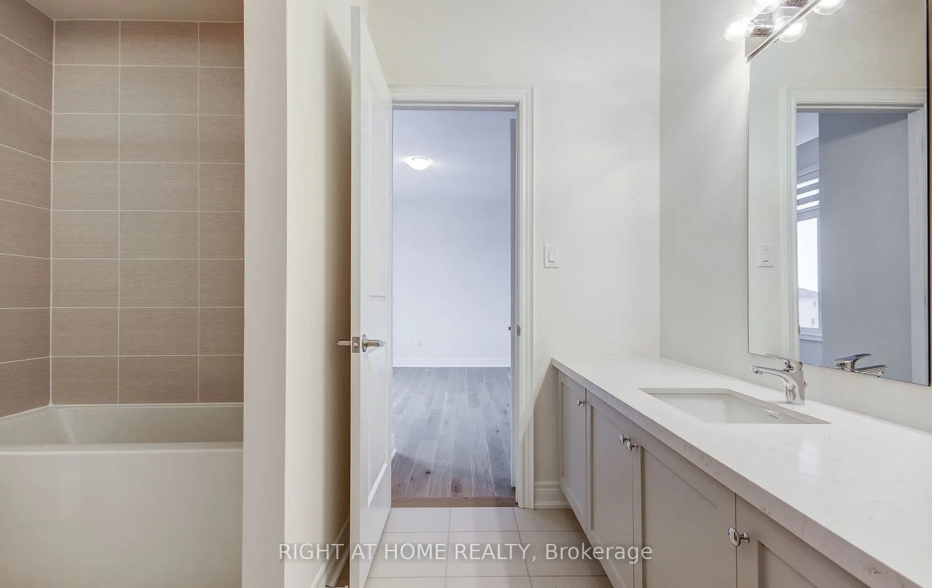 51 Lorrain Hand Crescent