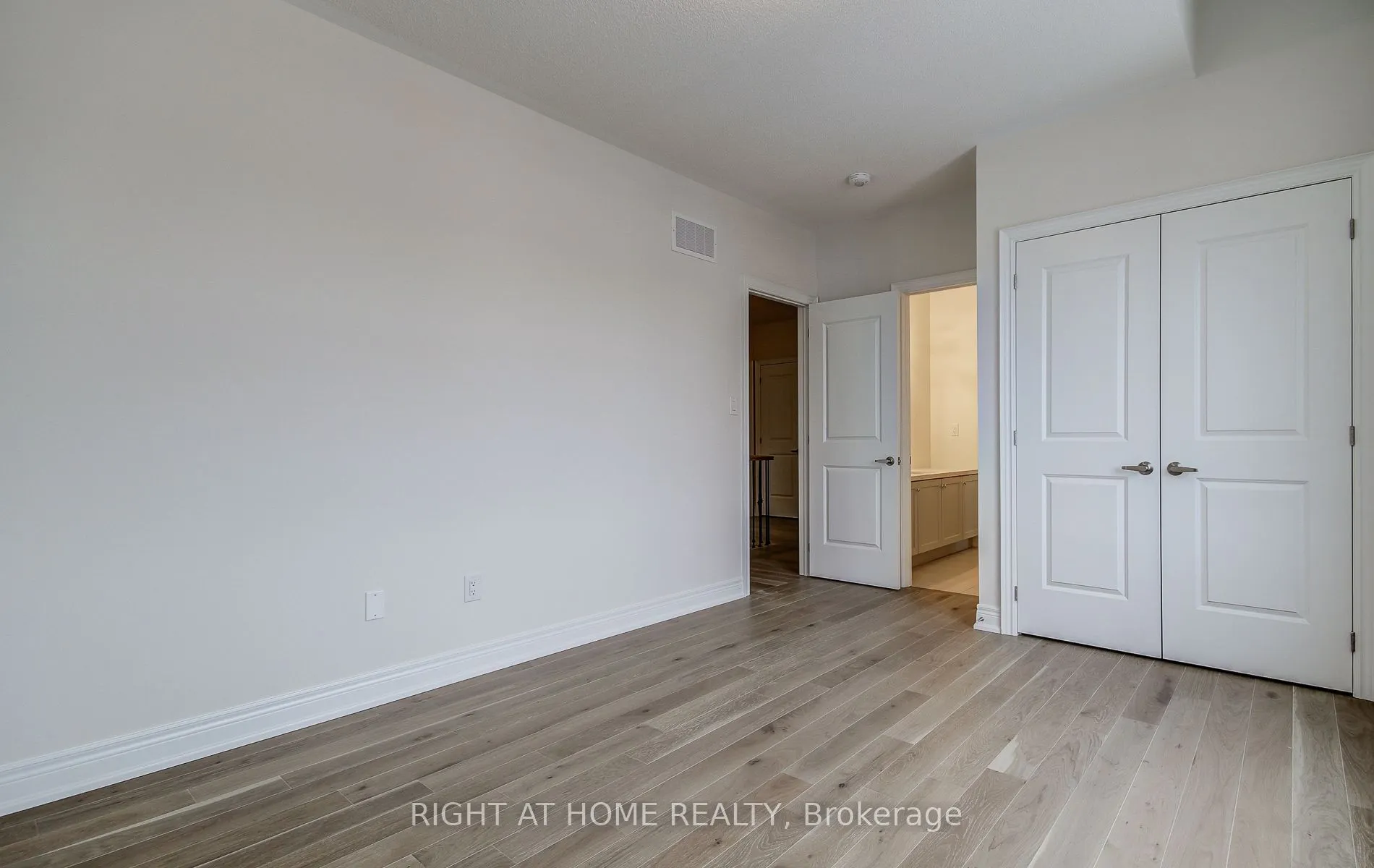 51 Lorrain Hand Crescent