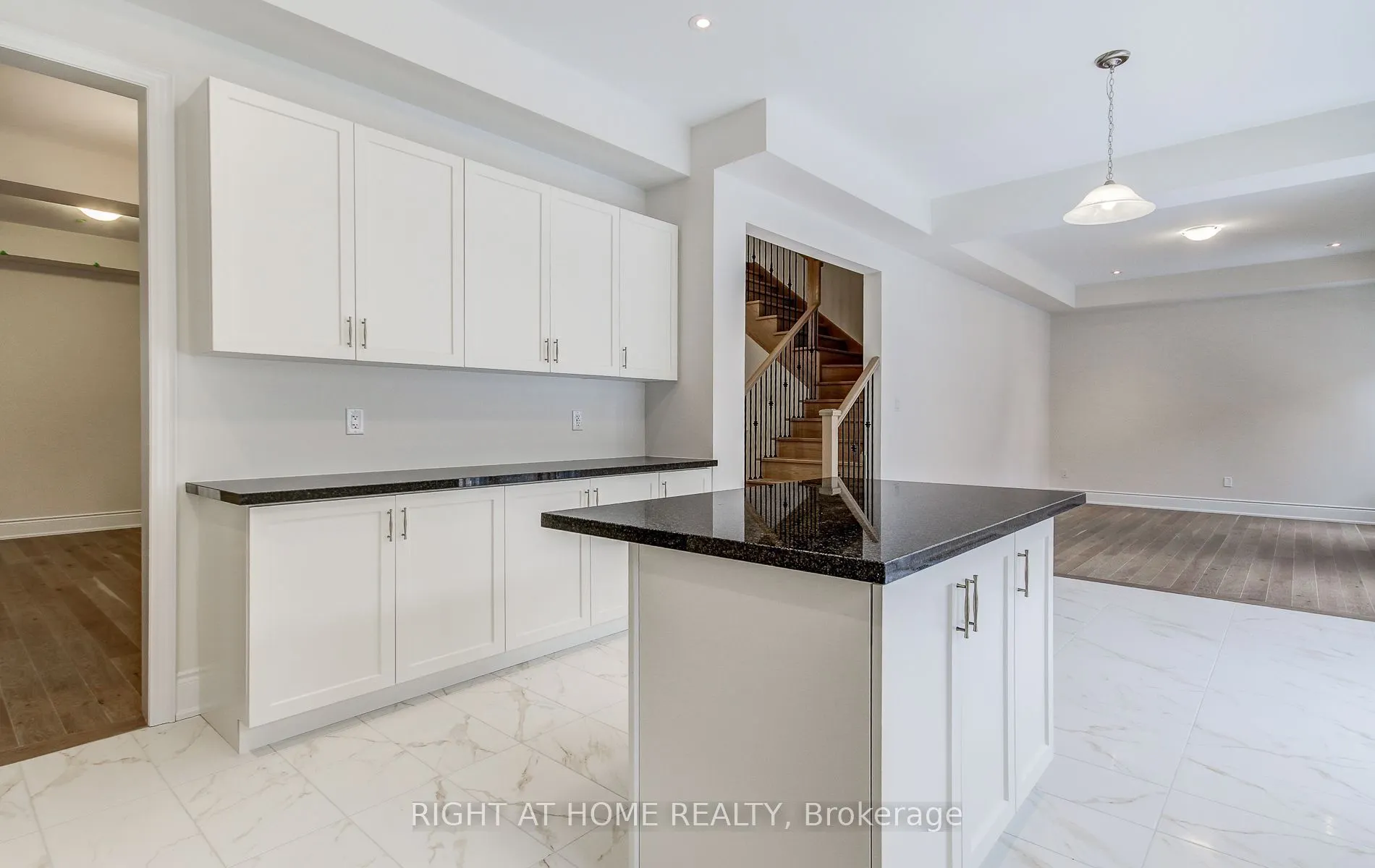 51 Lorrain Hand Crescent