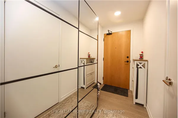 8 Beverley Glen #D433