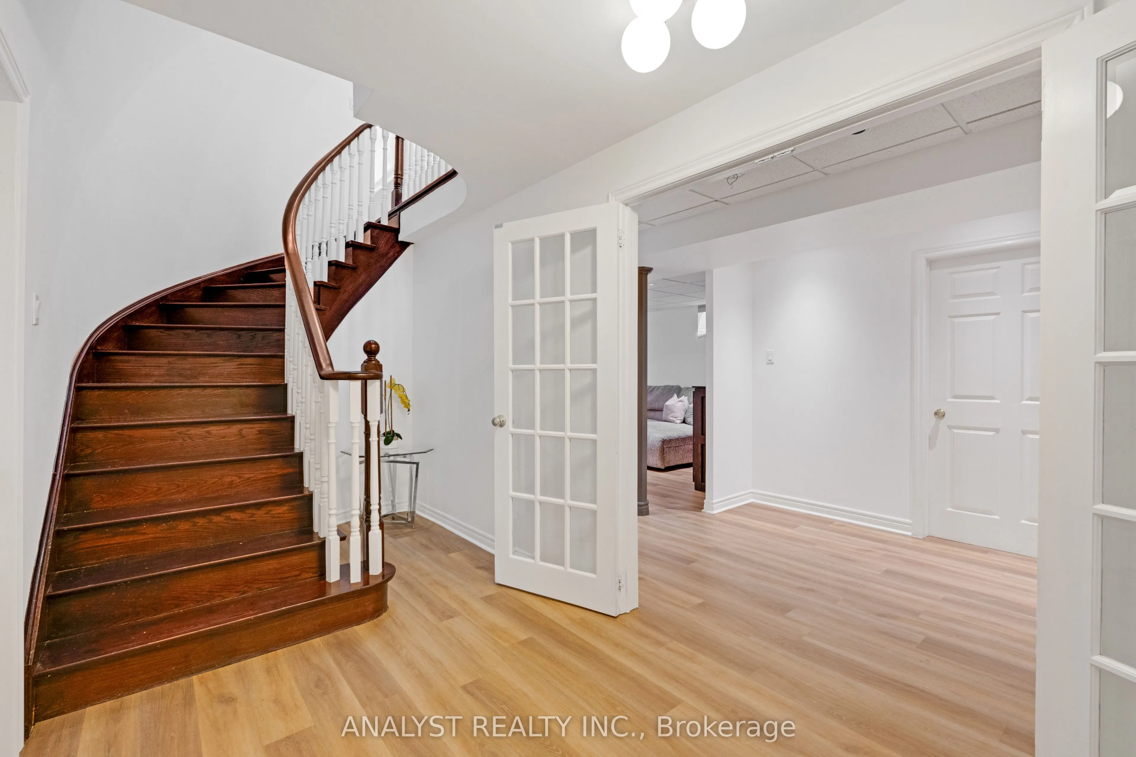 43 Carstad Crescent