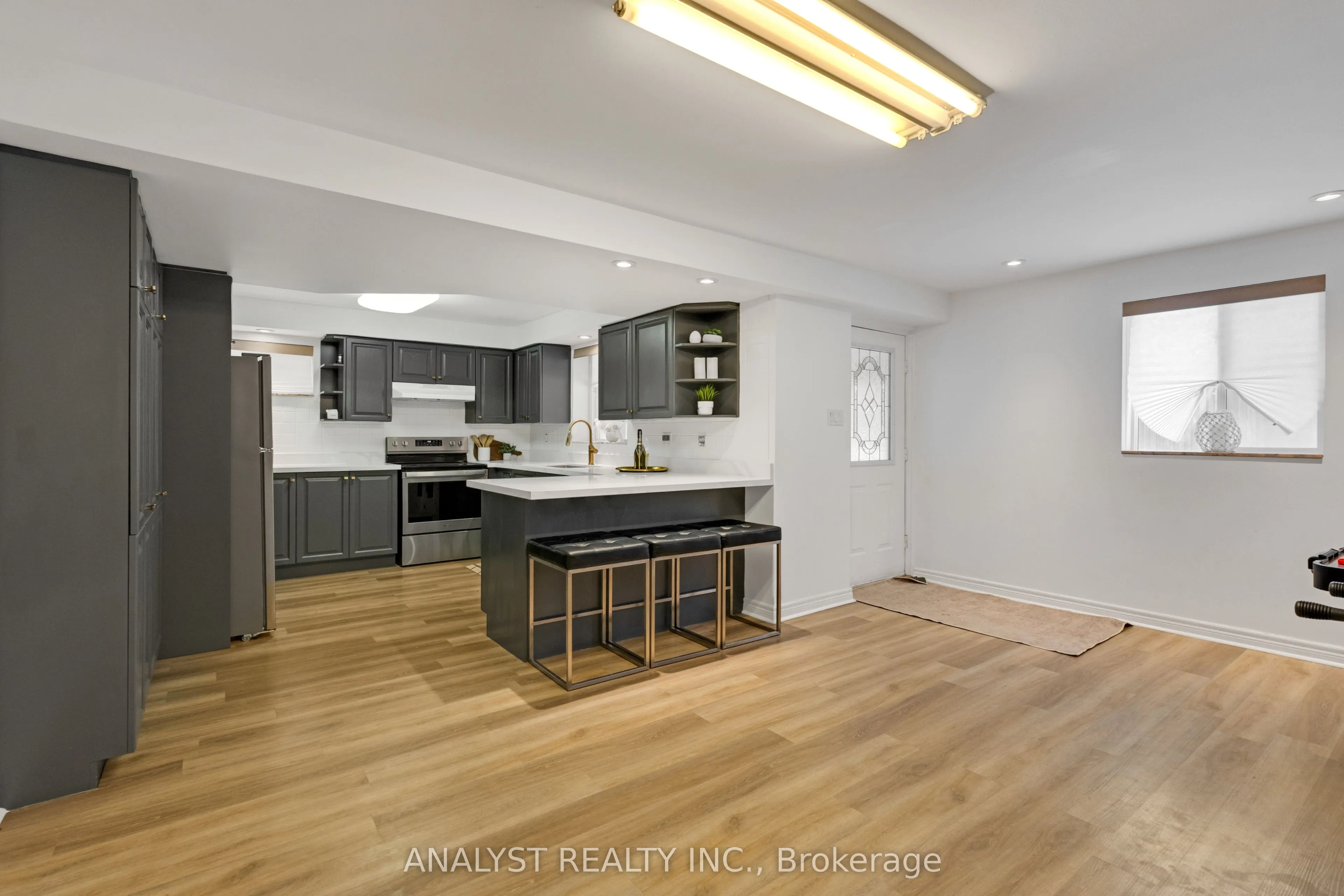 43 Carstad Crescent