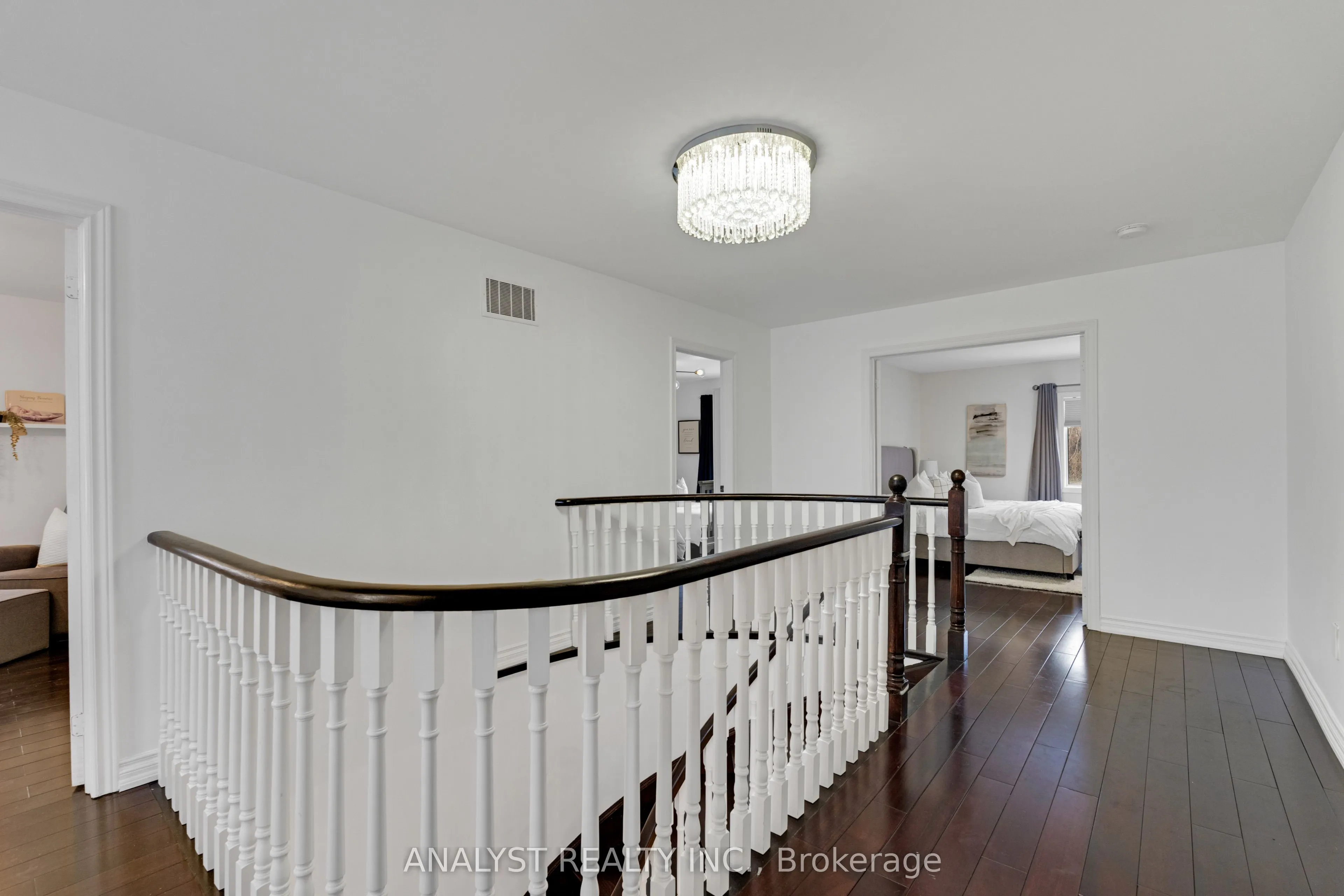 43 Carstad Crescent