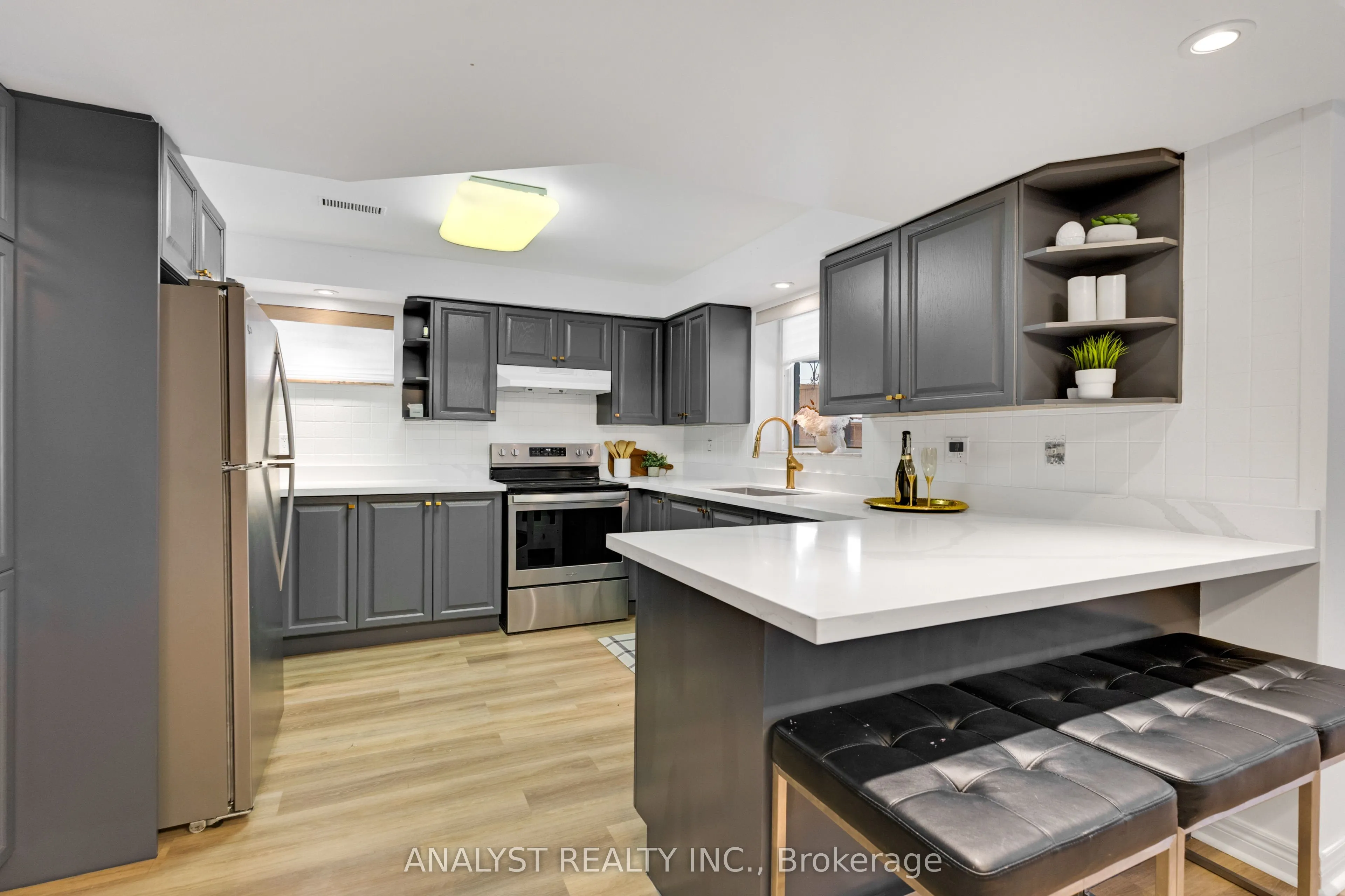 43 Carstad Crescent