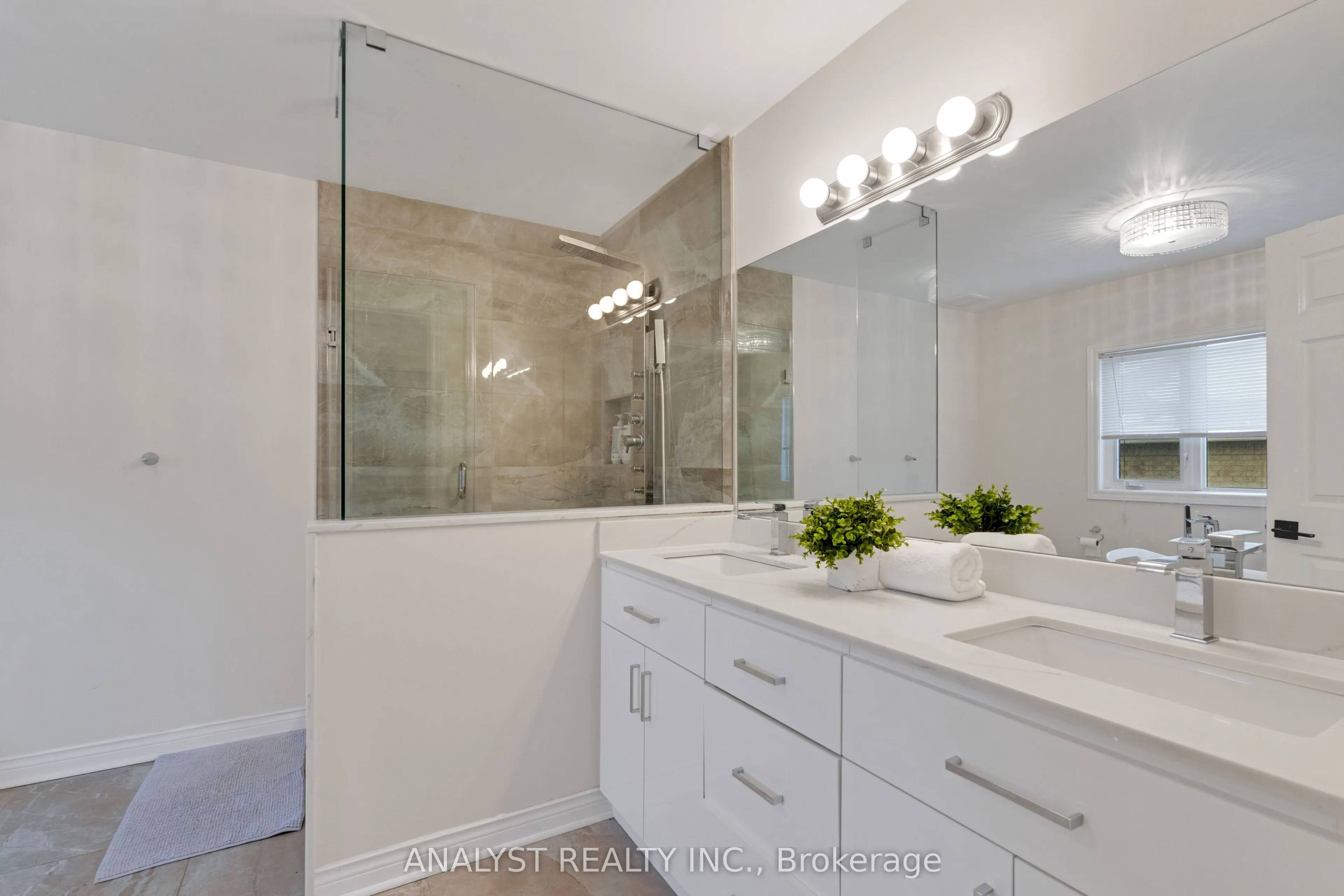 43 Carstad Crescent