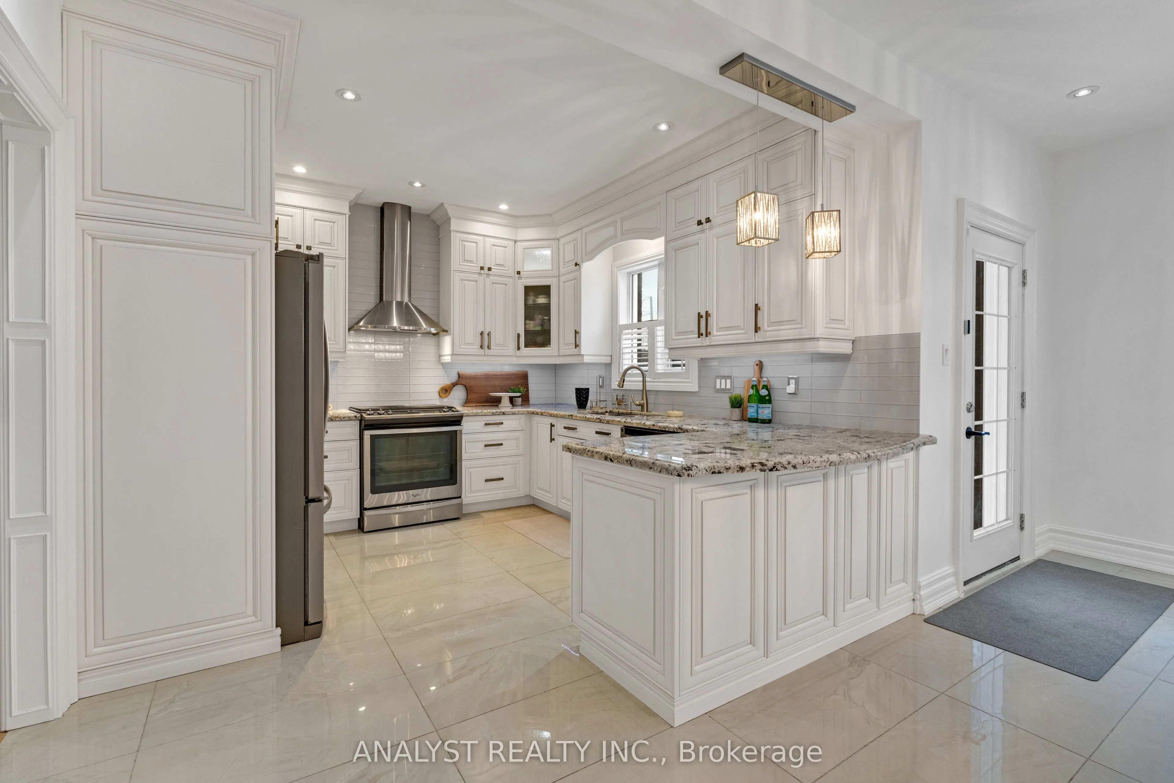 43 Carstad Crescent