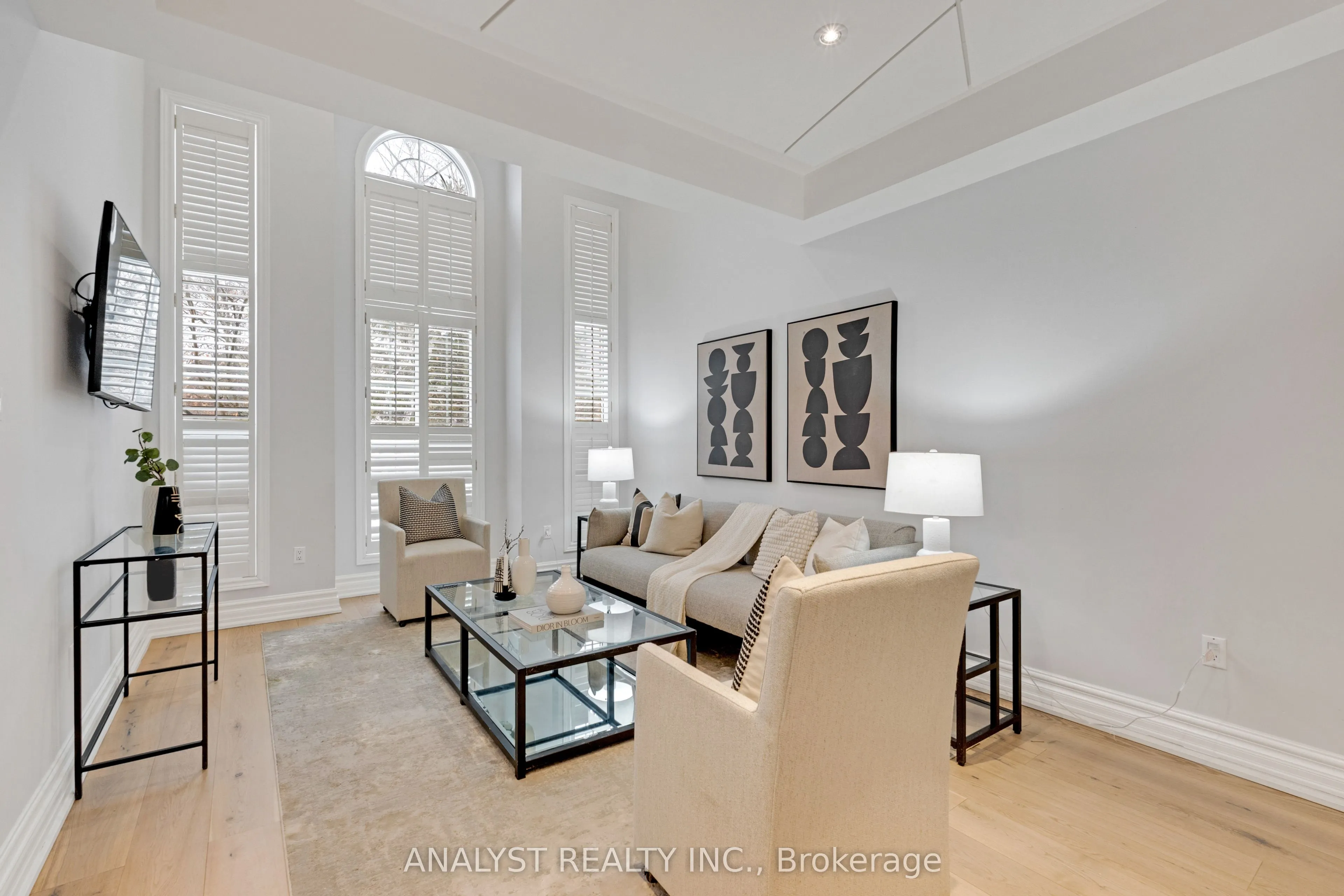 43 Carstad Crescent