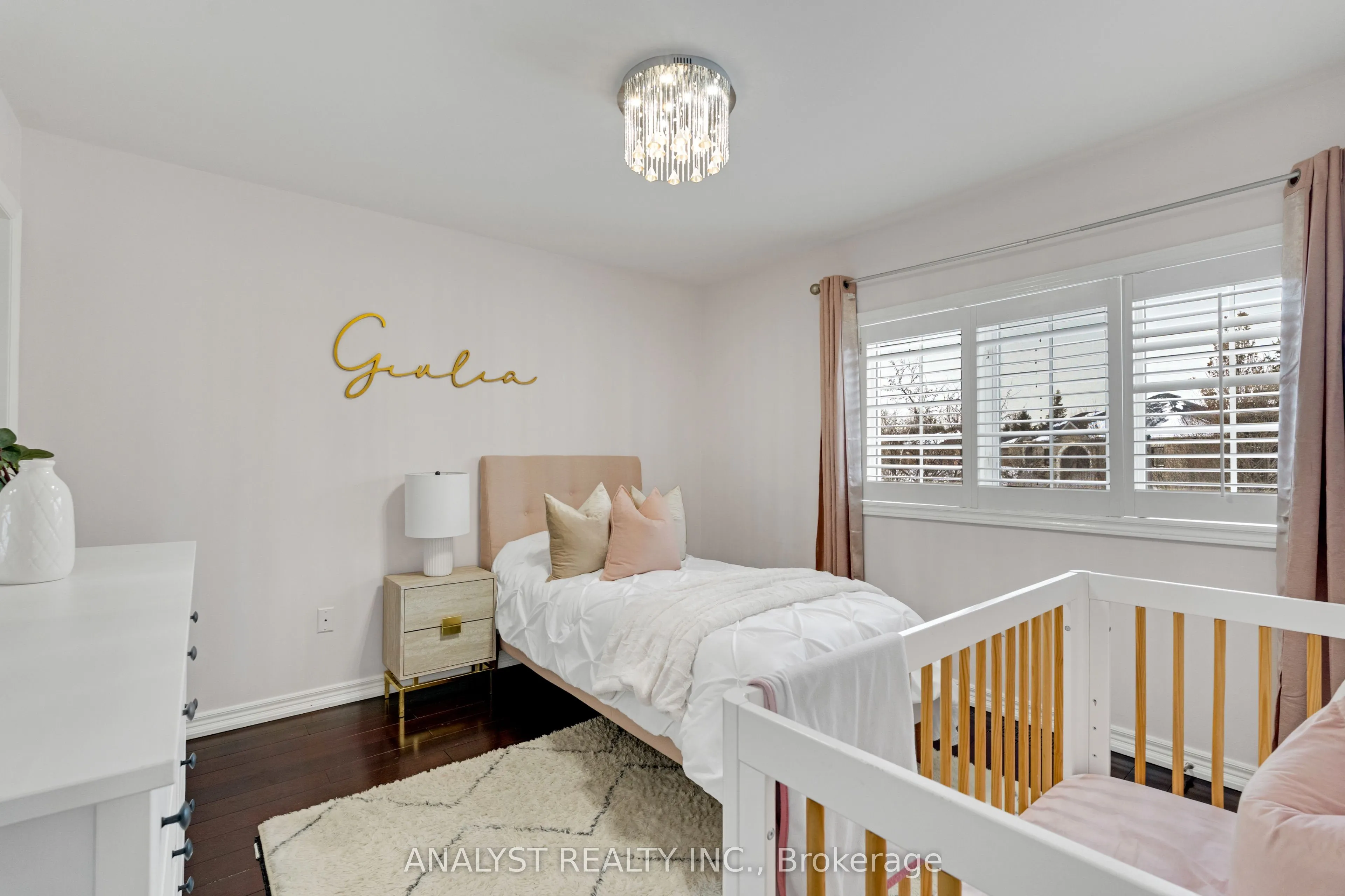 43 Carstad Crescent