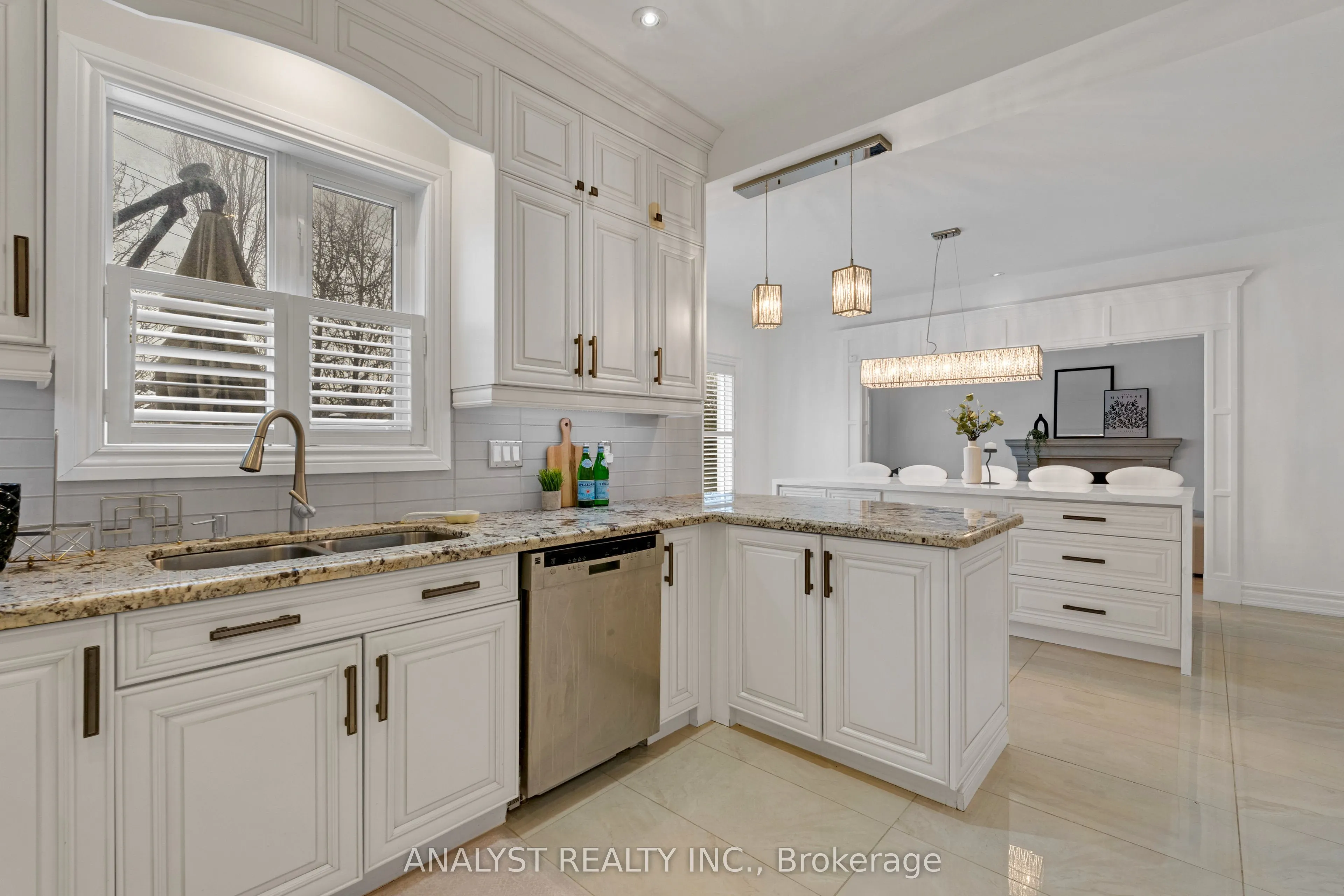 43 Carstad Crescent