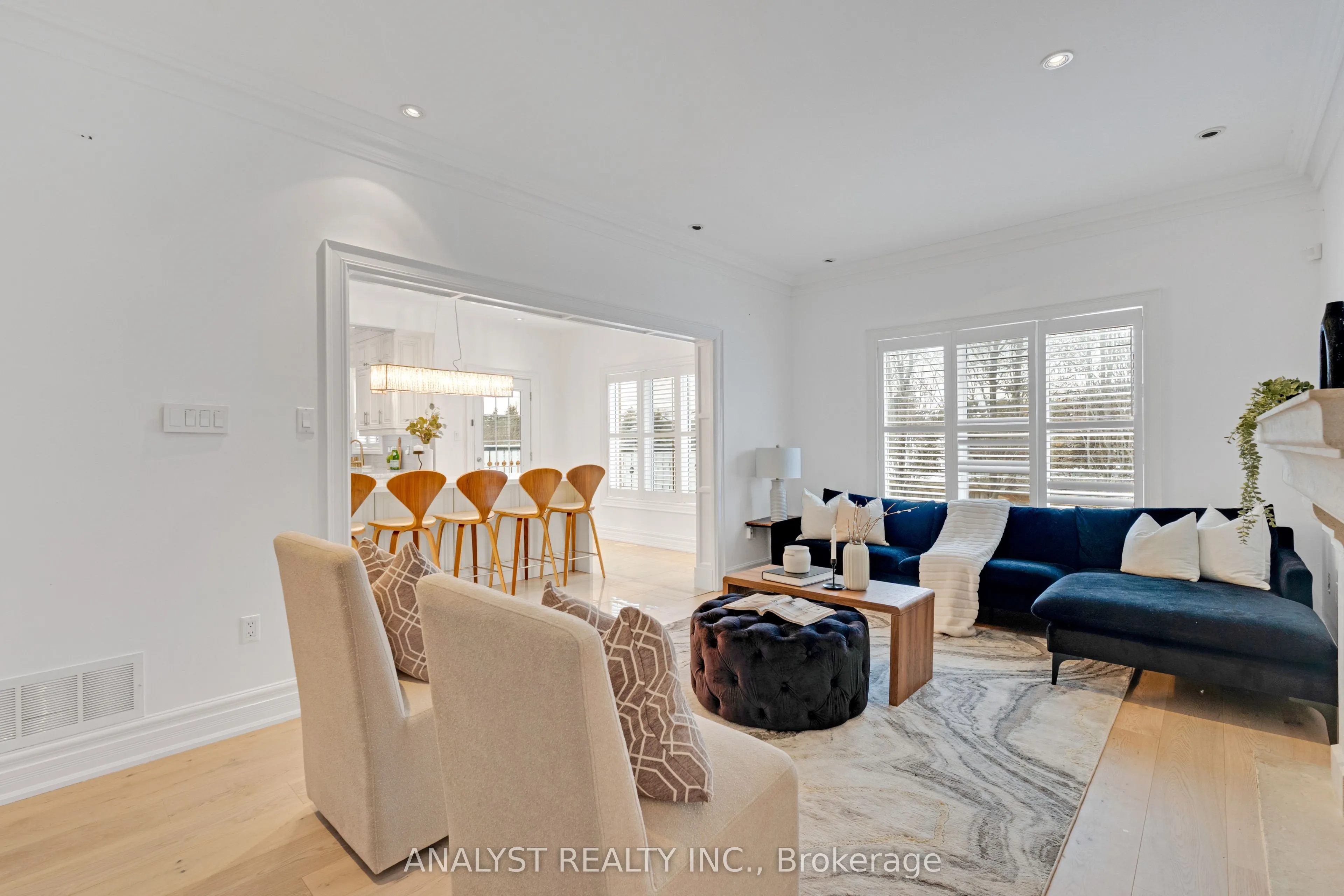 43 Carstad Crescent