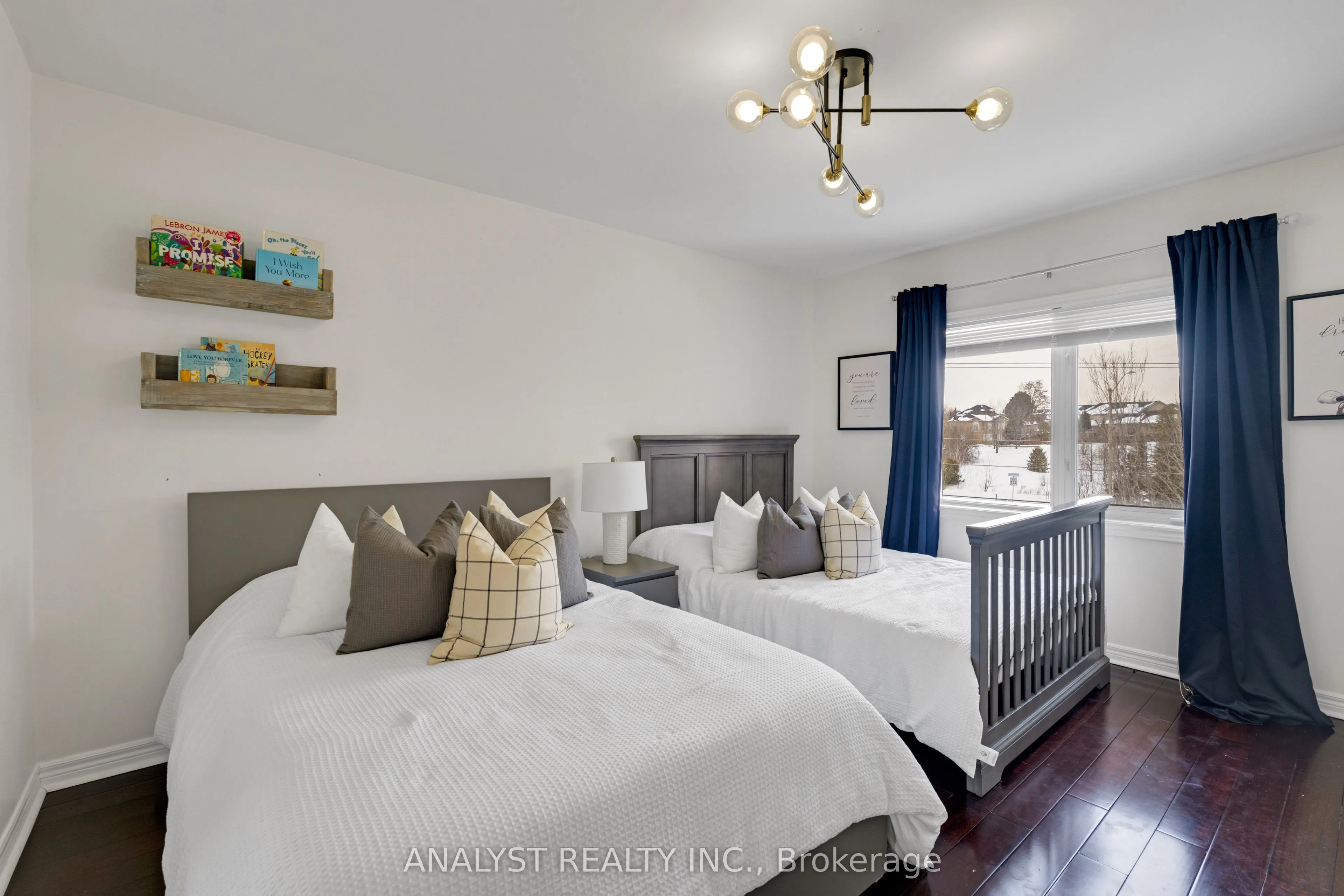 43 Carstad Crescent