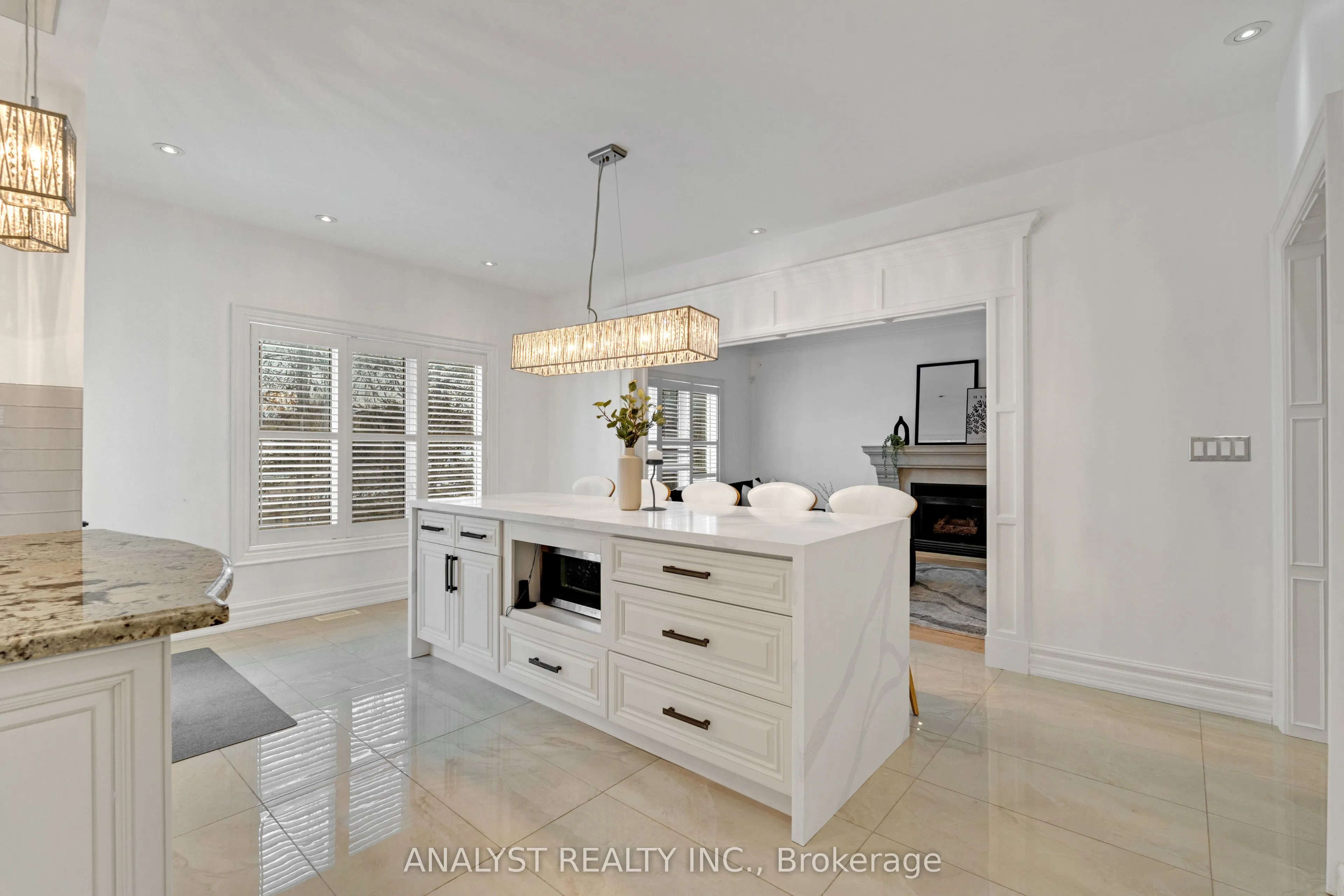 43 Carstad Crescent