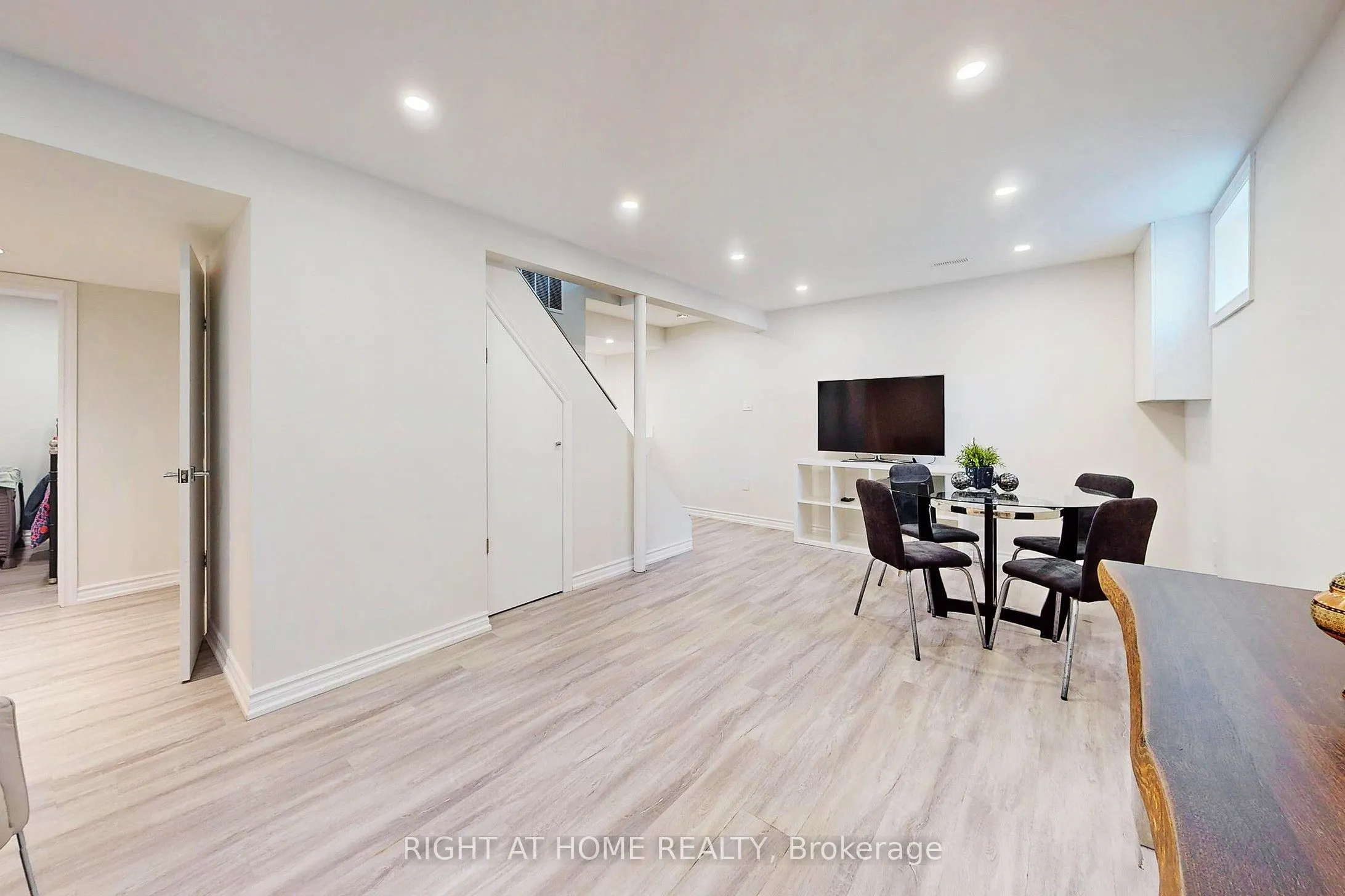 454 Alper Street