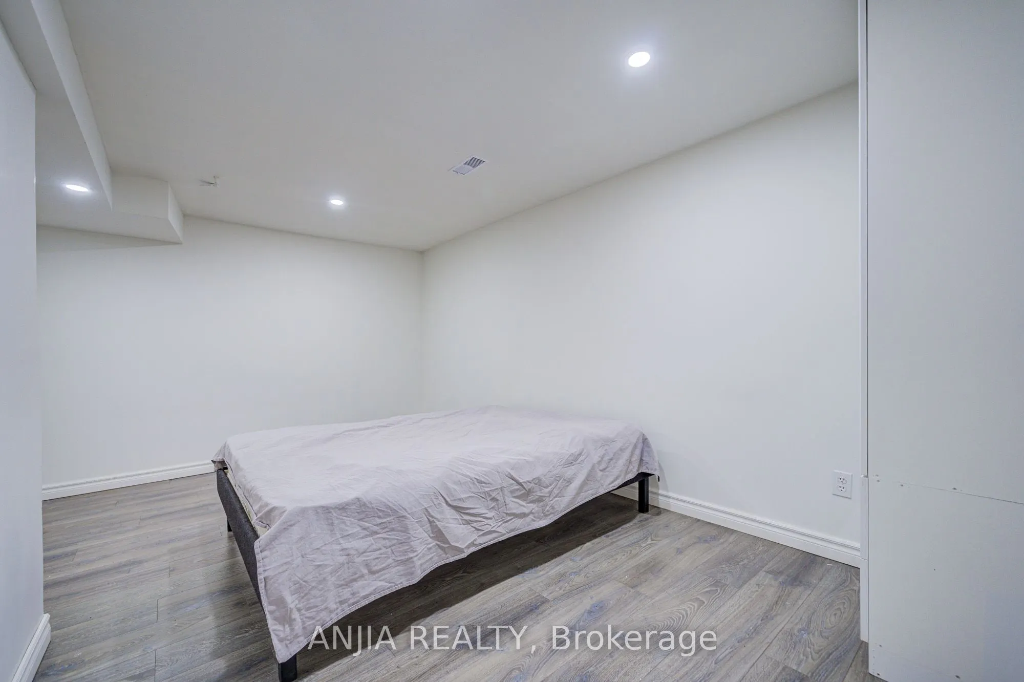 17 Kenborough Court