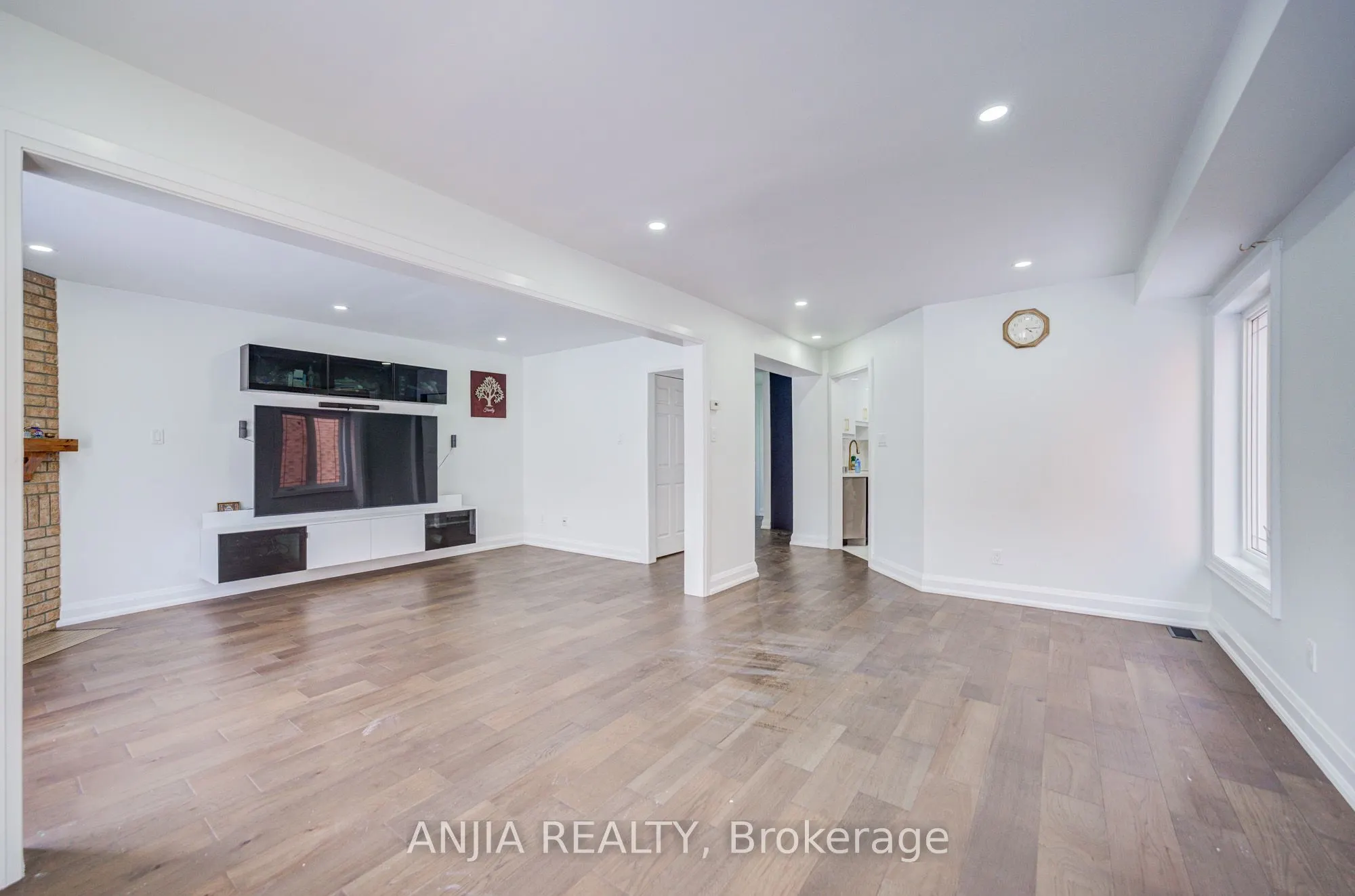 17 Kenborough Court