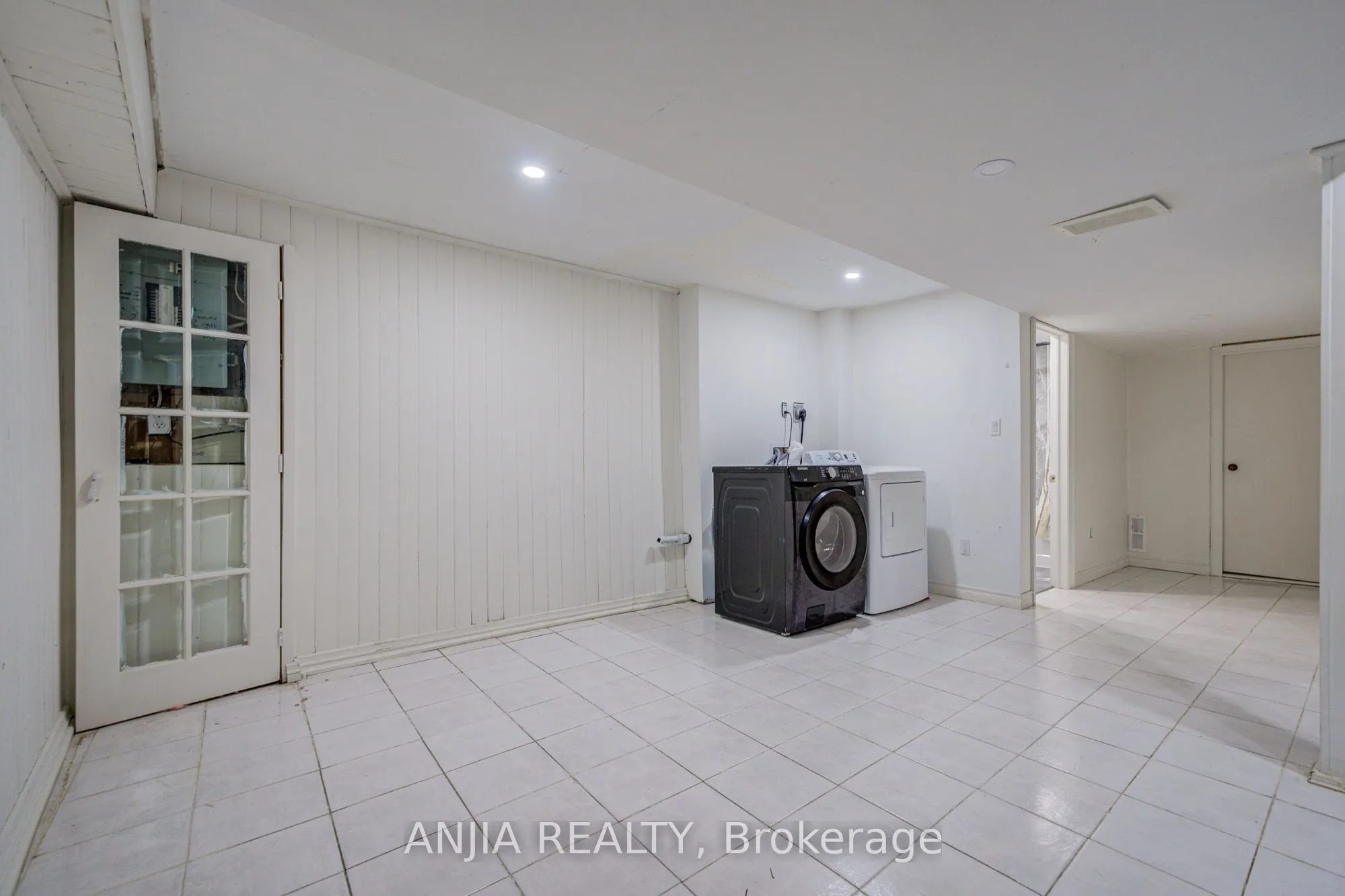 17 Kenborough Court