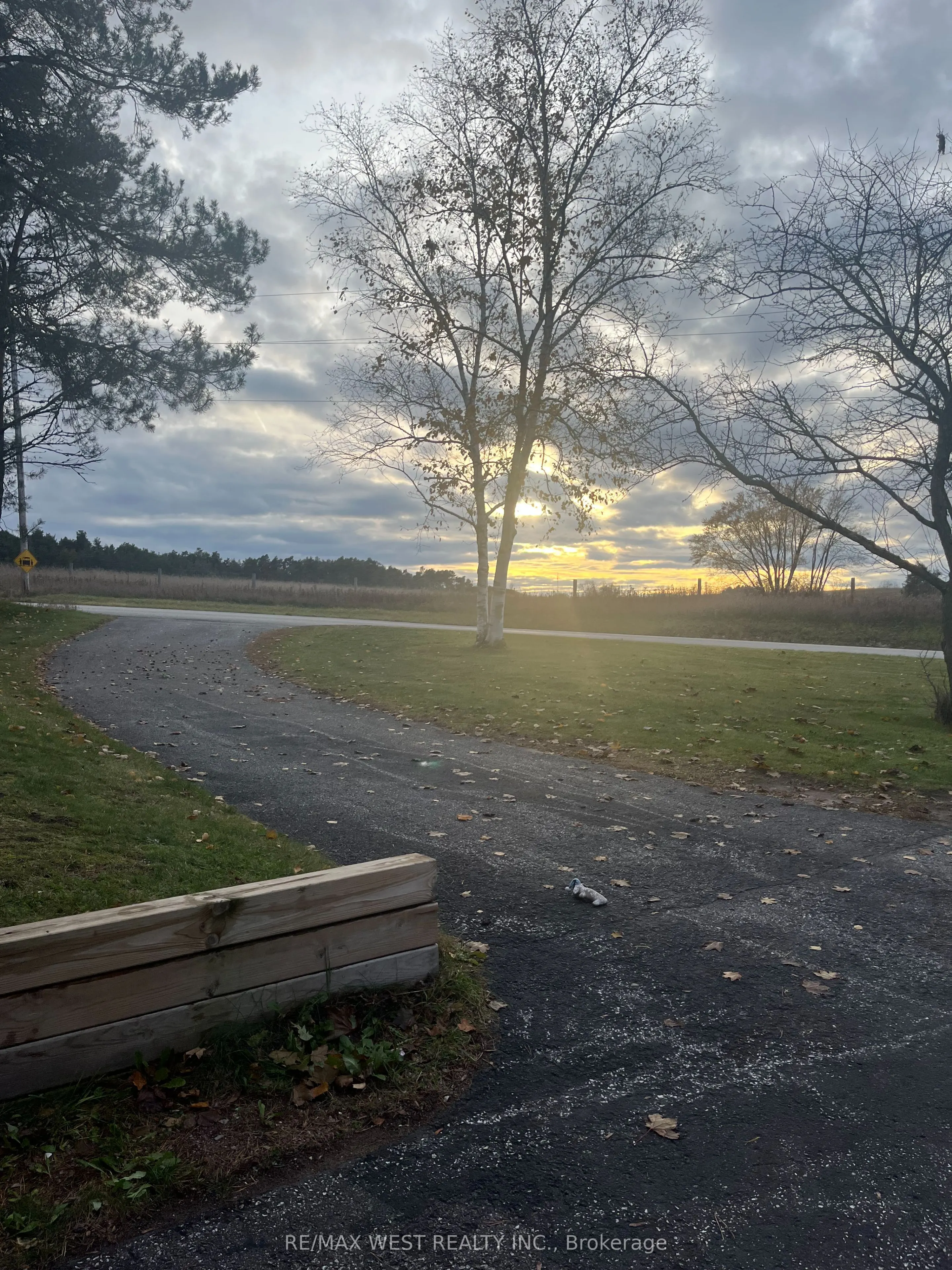 5949 Concession 6 Road