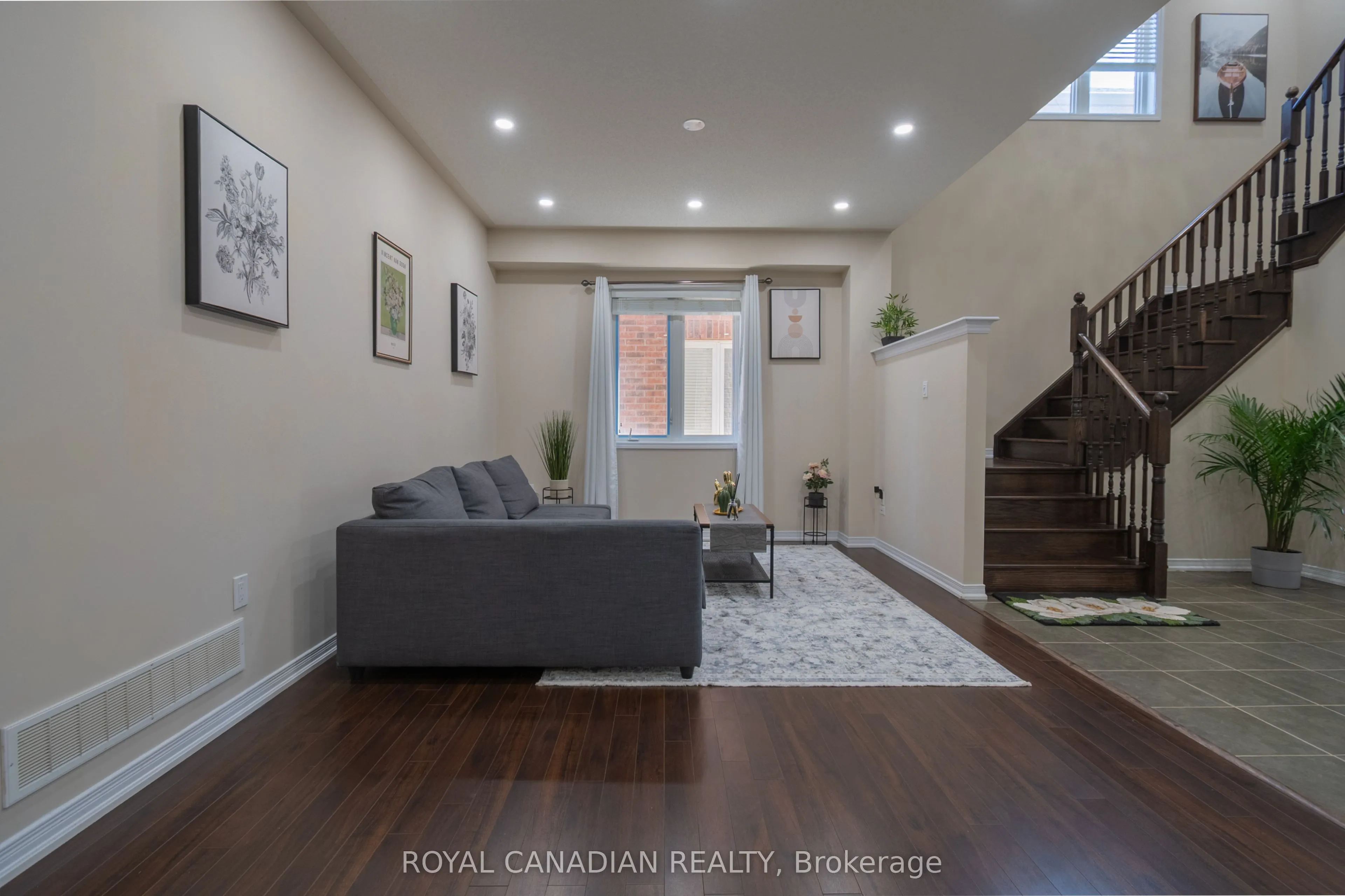 213 Richardson Crescent
