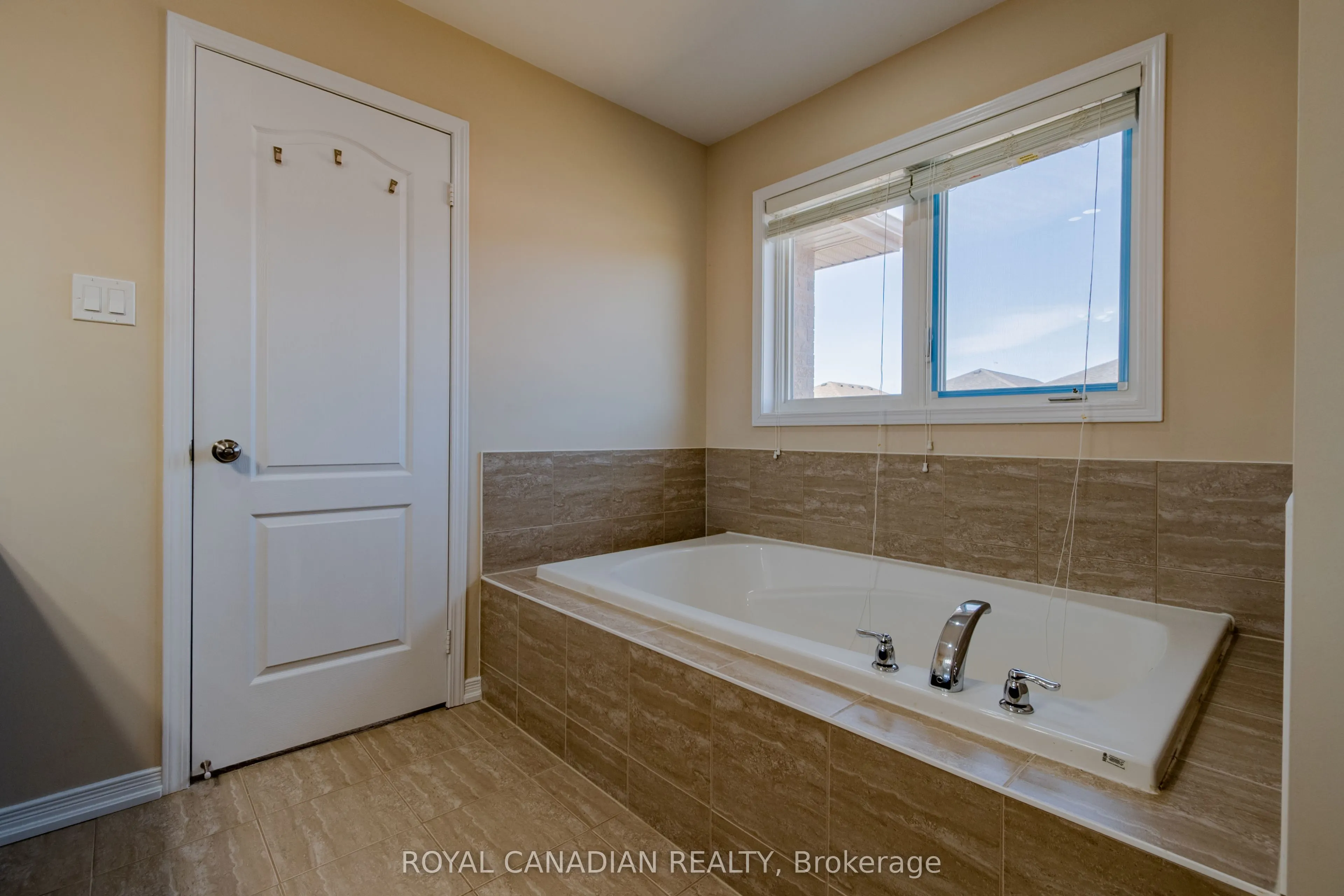 213 Richardson Crescent
