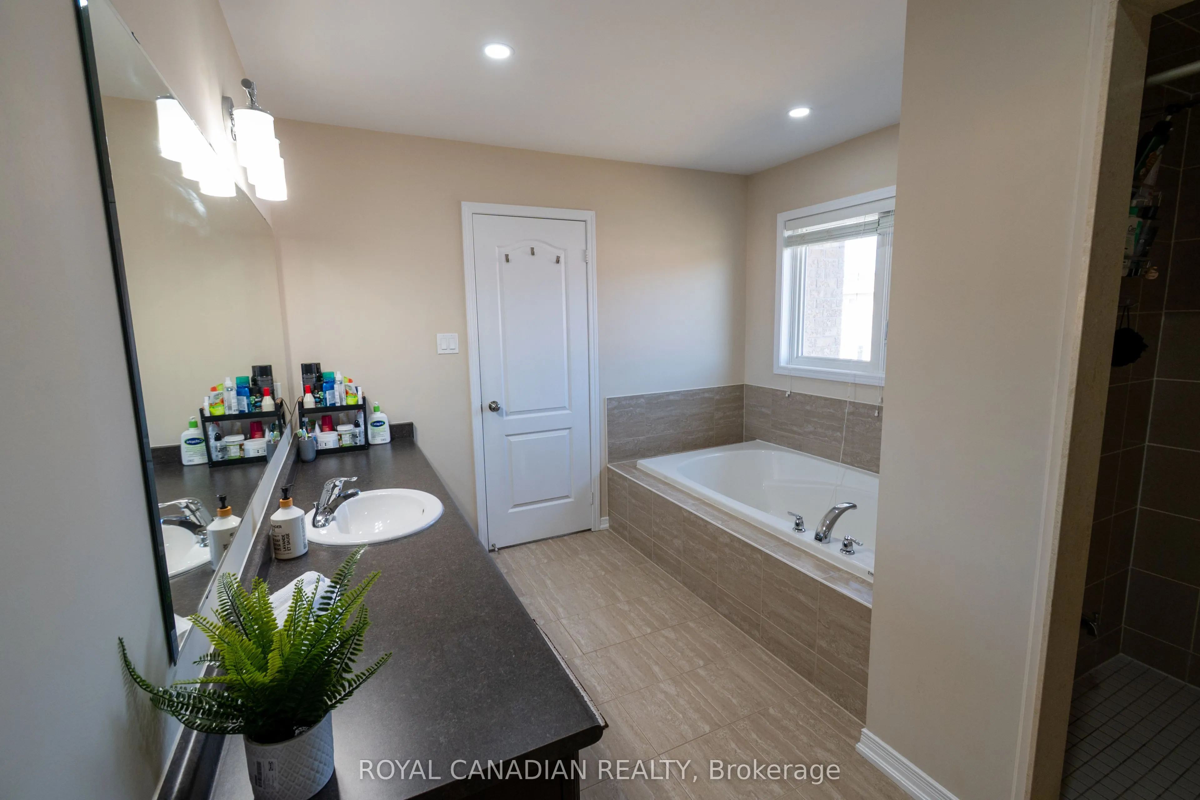 213 Richardson Crescent