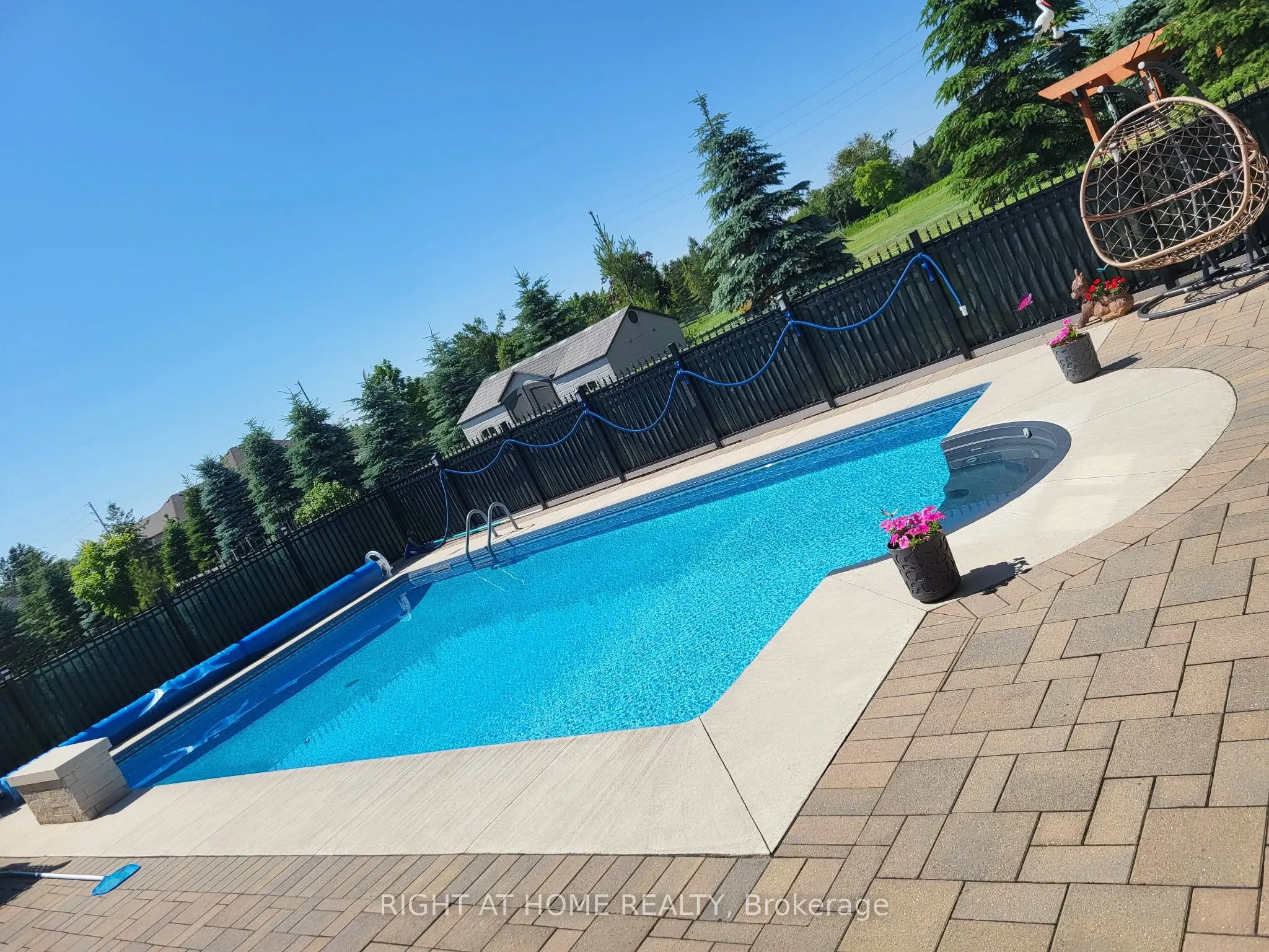 10 Brolley Crescent