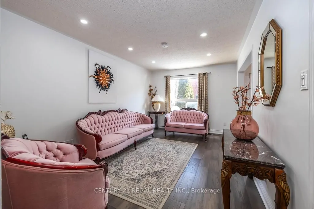43 Waterton Crescent