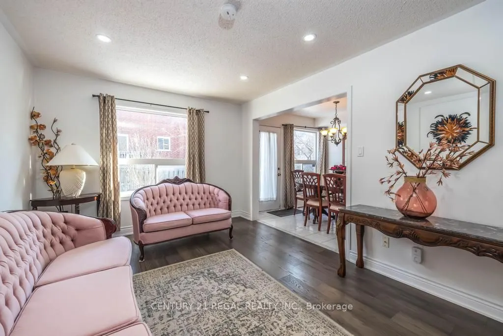 43 Waterton Crescent