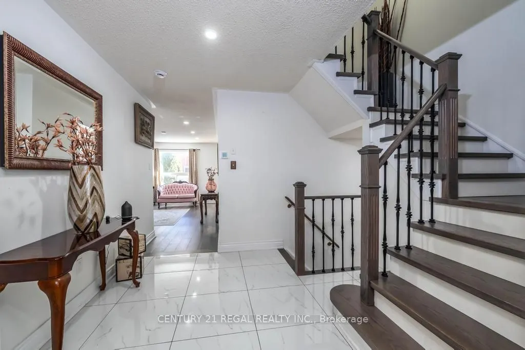 43 Waterton Crescent