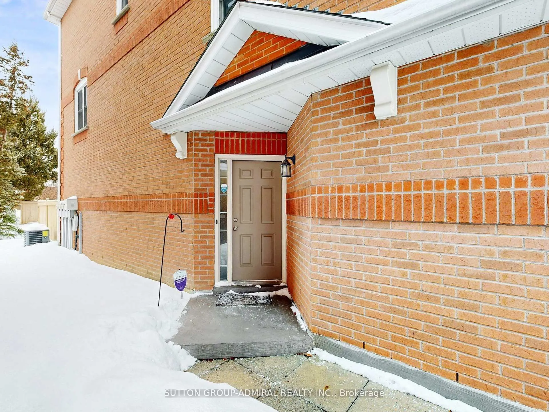 105 Leah Crescent #105