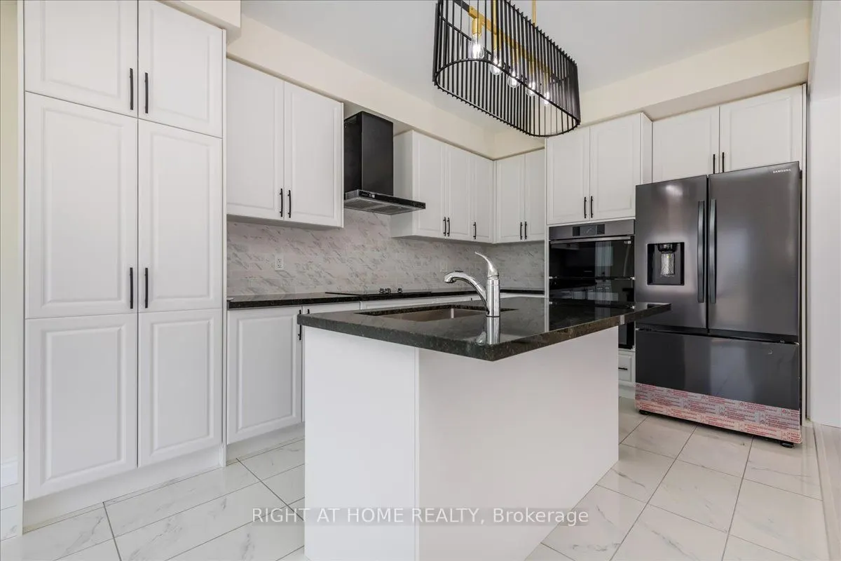 78 Lorne Thomas Place