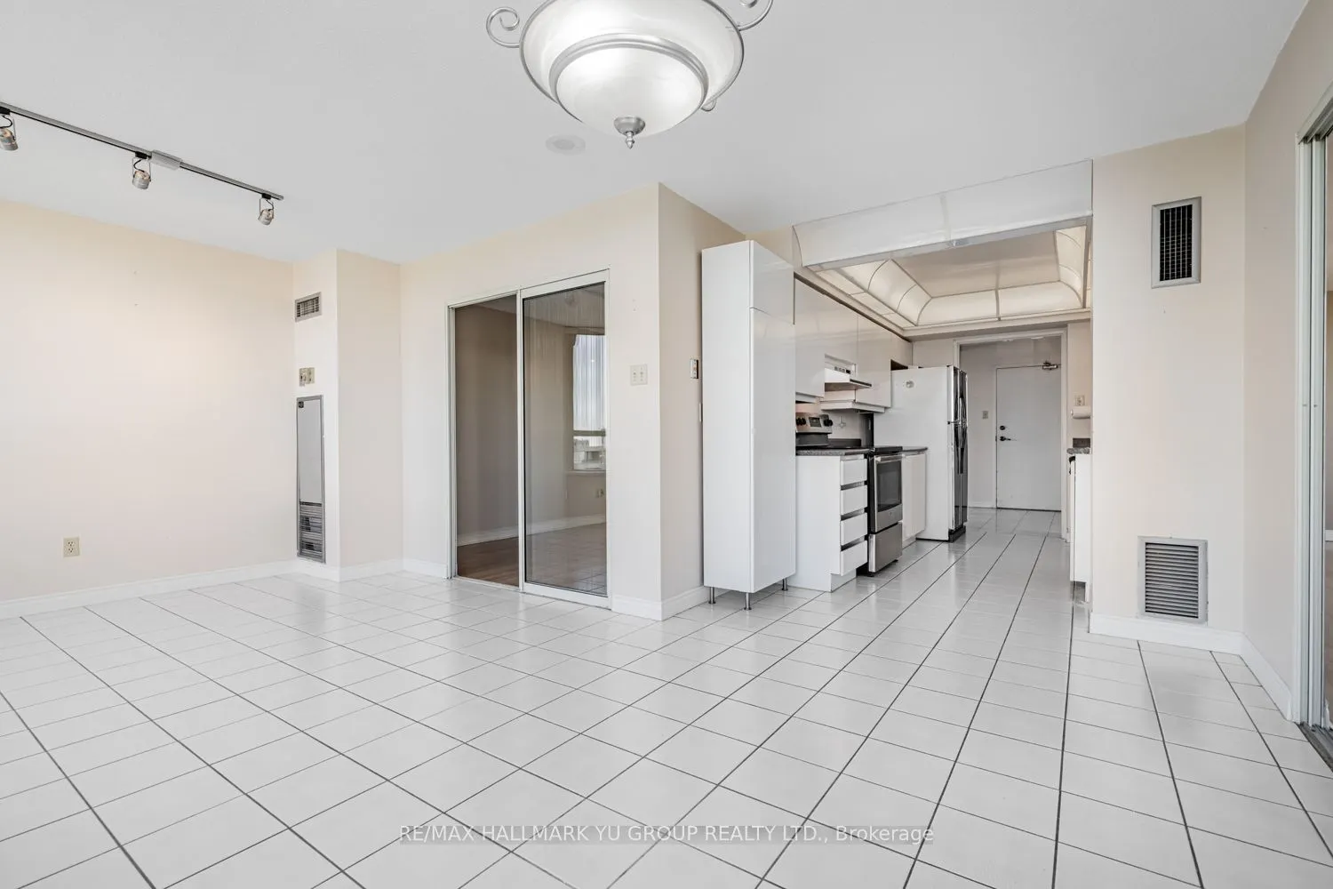 7 Townsgate Drive #1203
