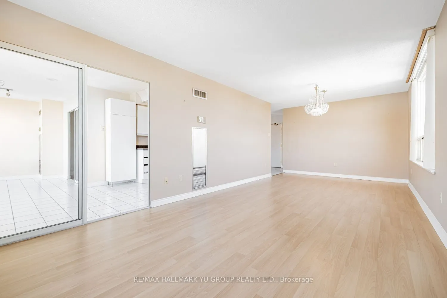 7 Townsgate Drive #1203
