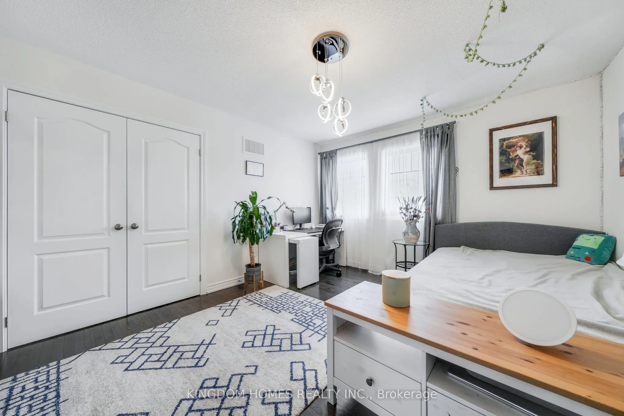 1152 Peelar Crescent