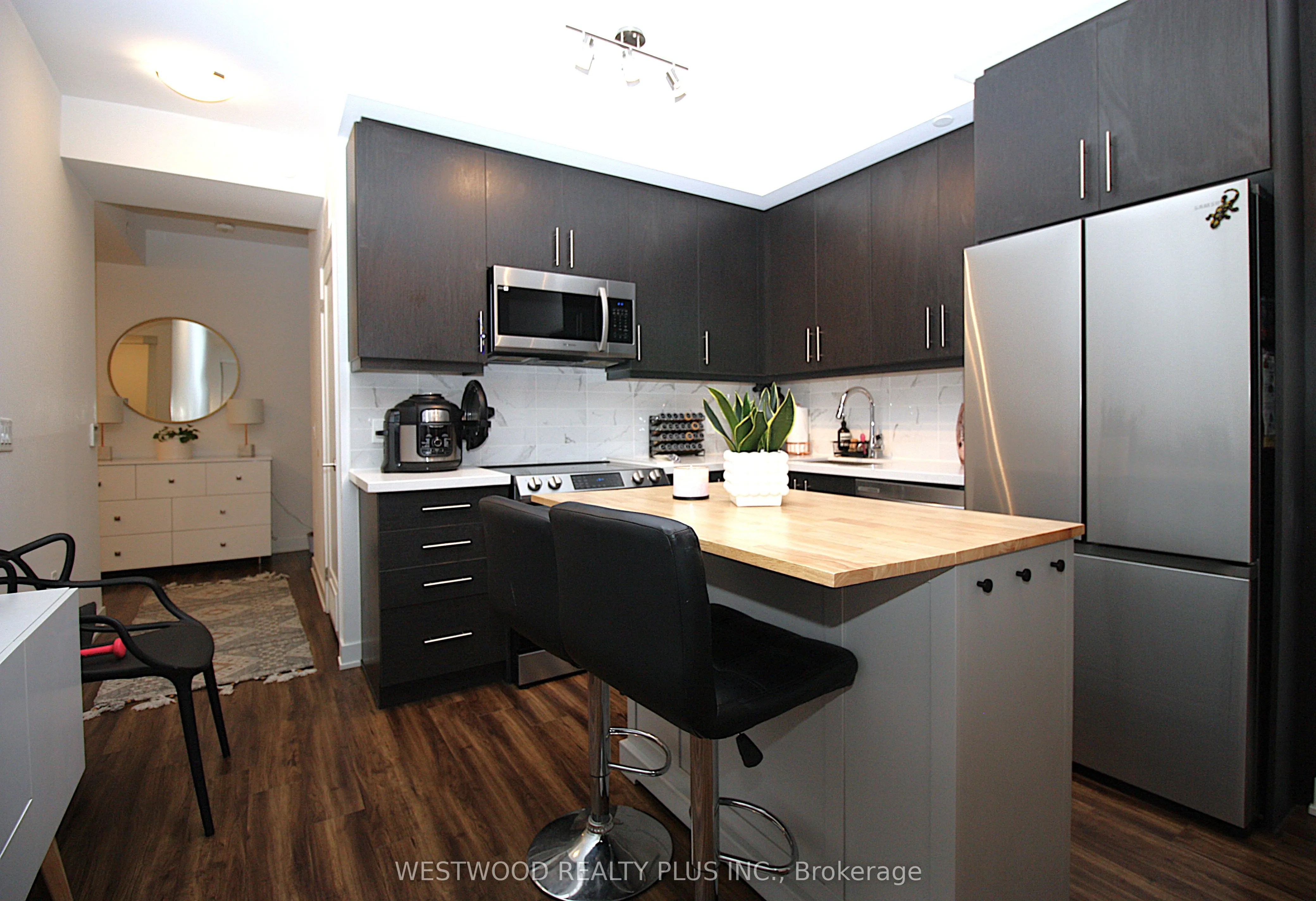 95 Oneida Crescent #LPH04