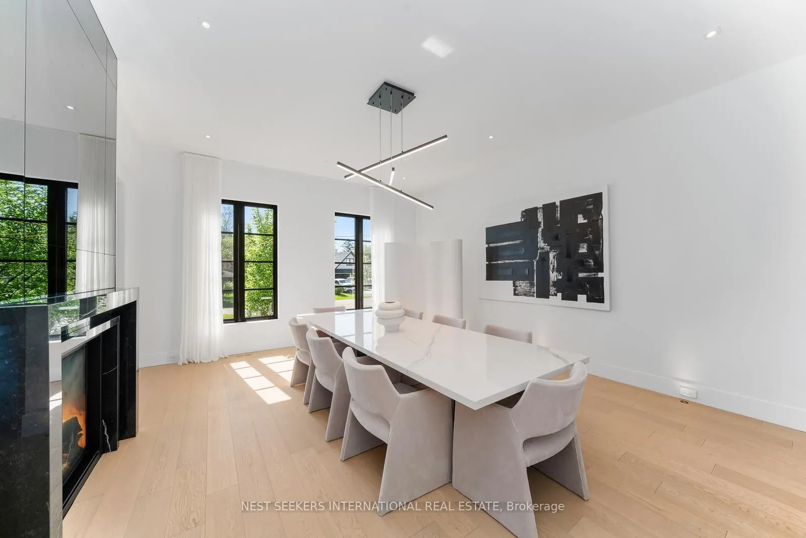 6 Forestave Crescent