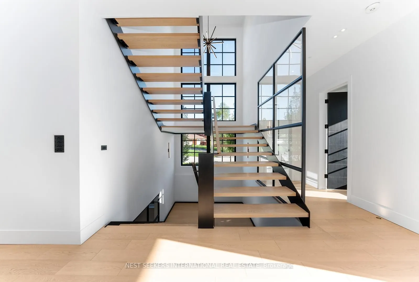 6 Forestave Crescent