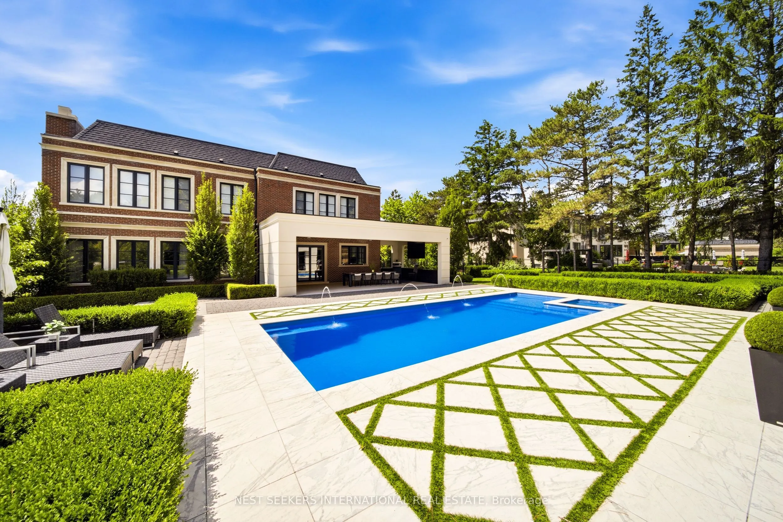 6 Forestave Crescent