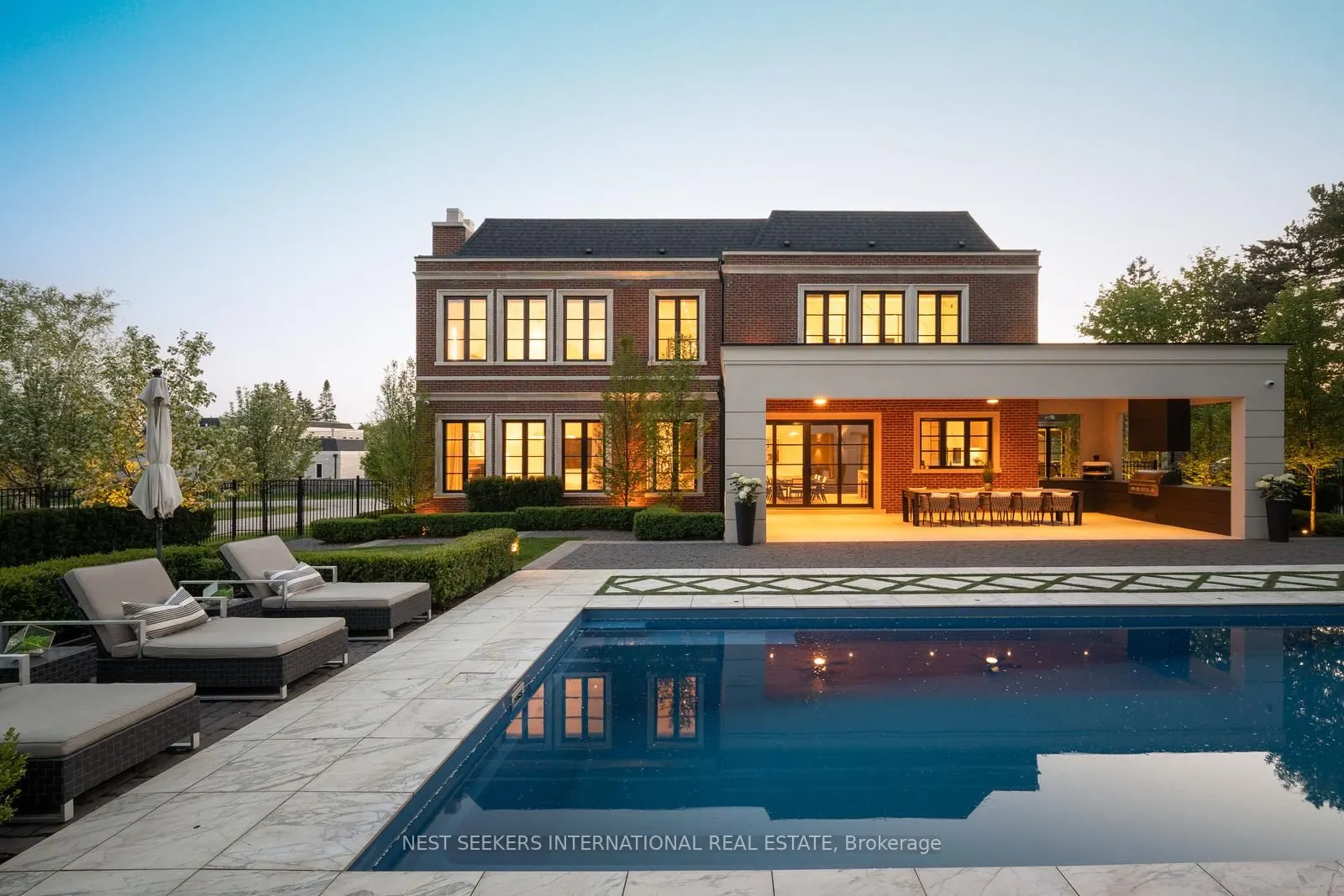 6 Forestave Crescent