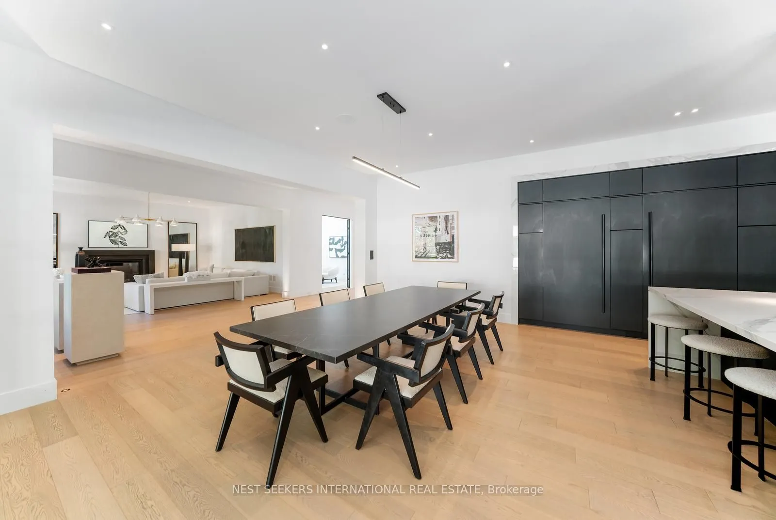 6 Forestave Crescent