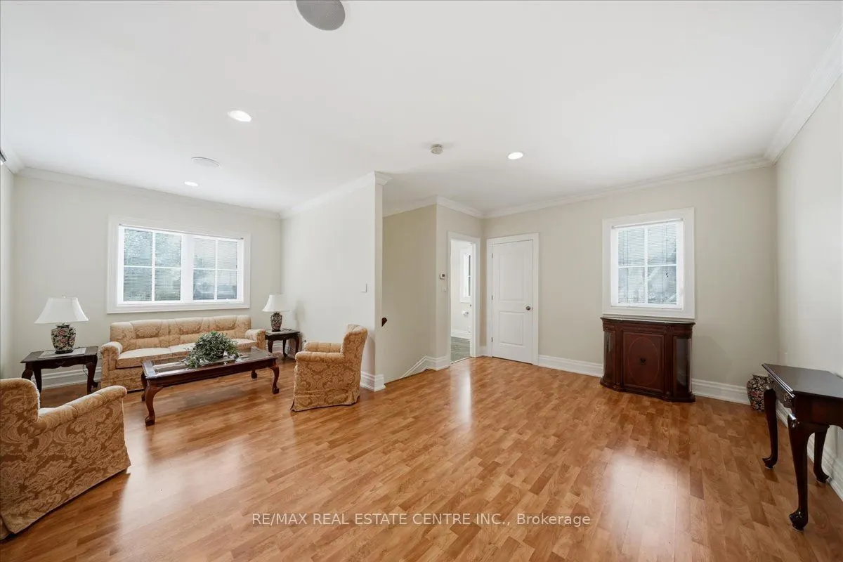65 Kingswood Drive