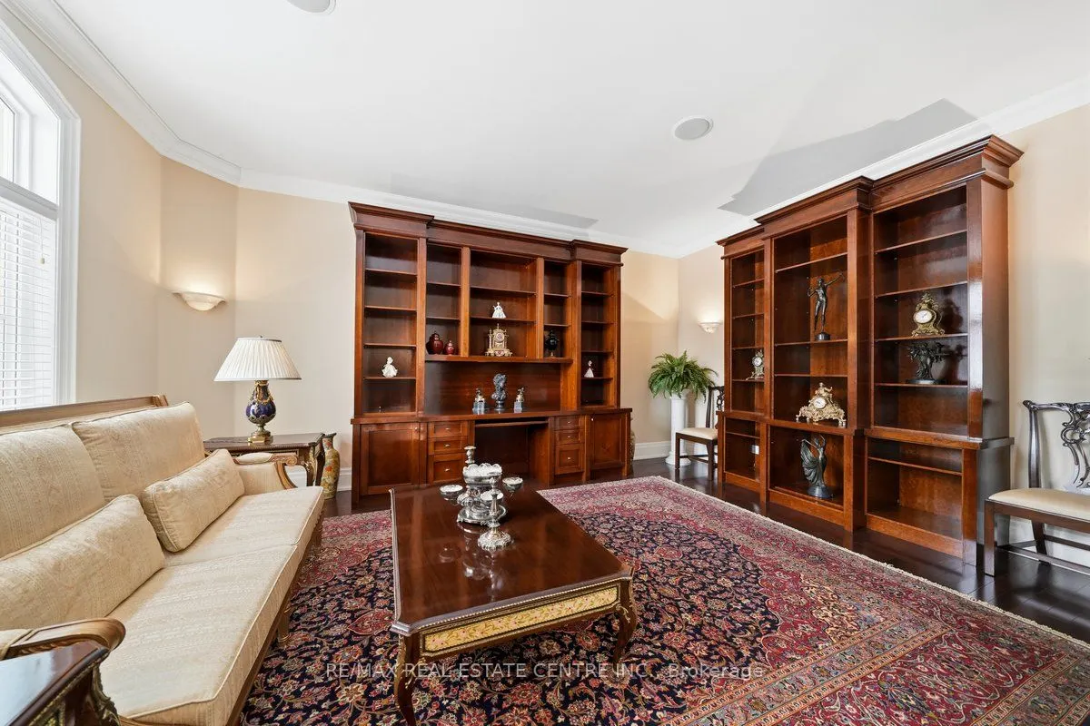 65 Kingswood Drive