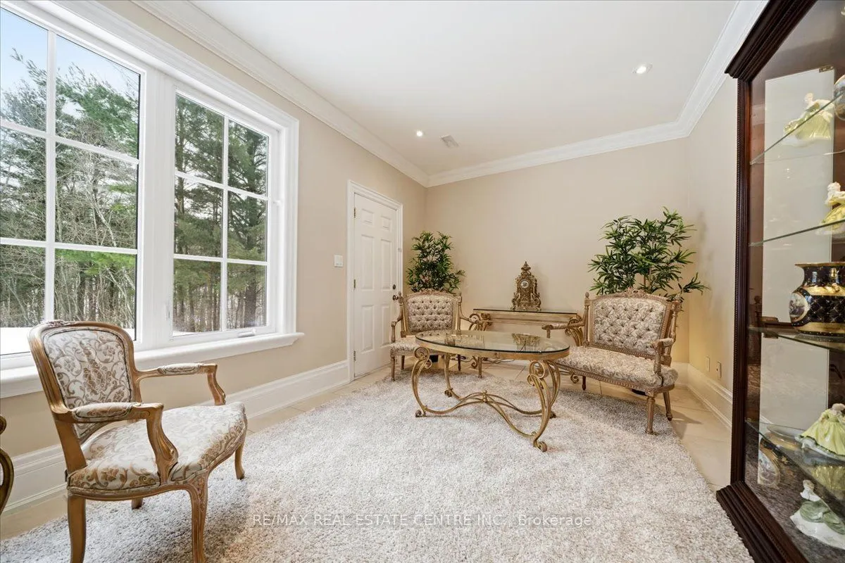 65 Kingswood Drive